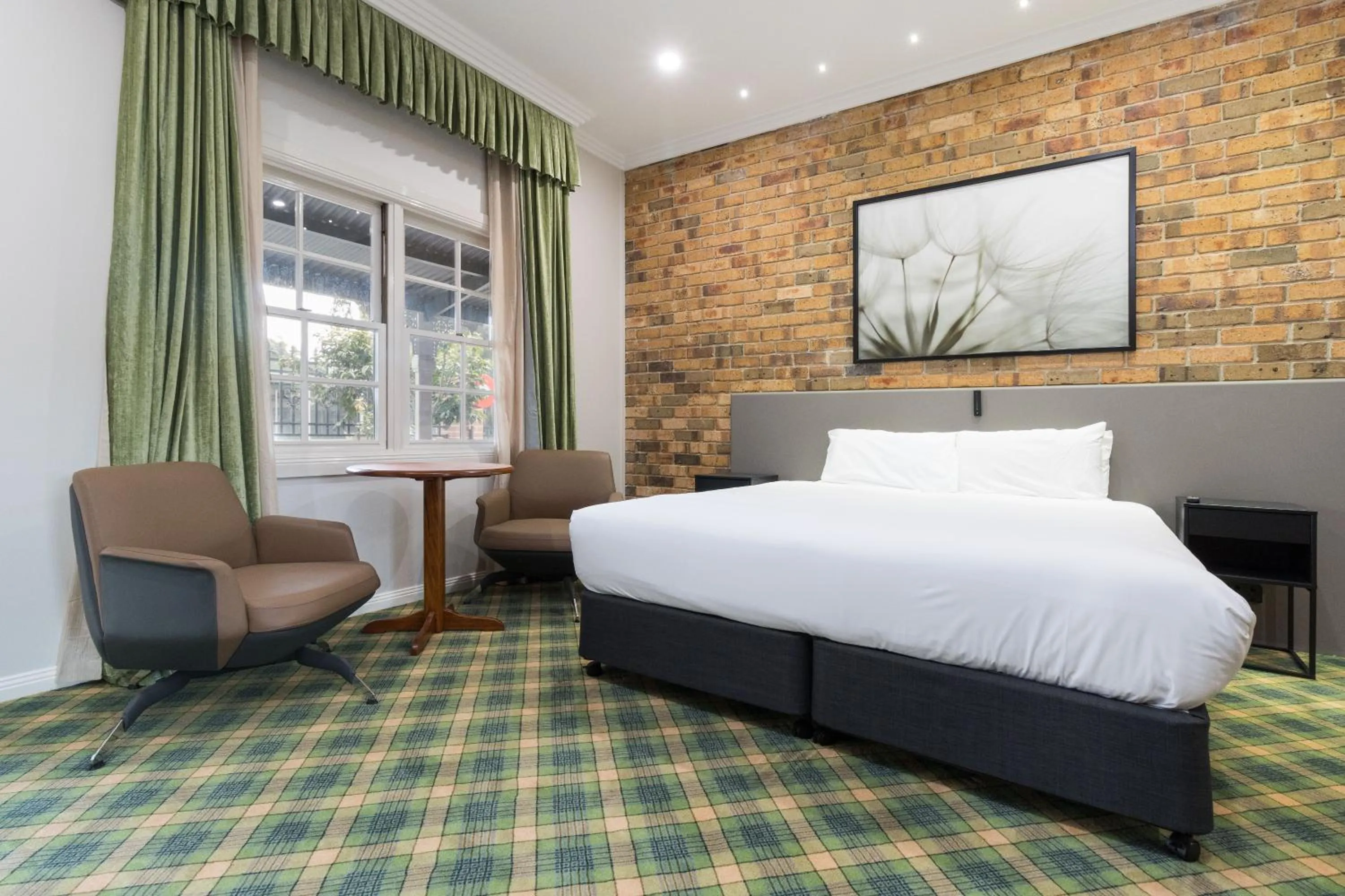 Bed in The Carrington Inn - Bungendore