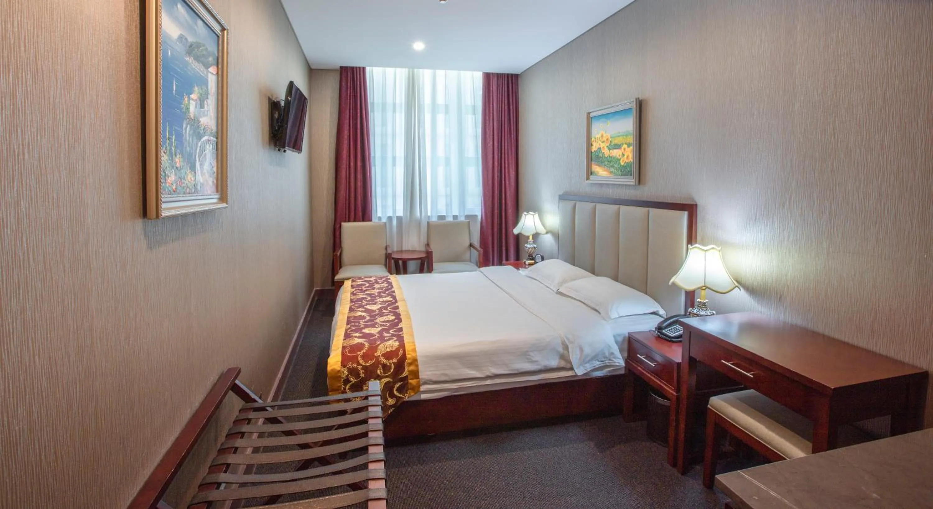 Bed in Megaboom City Hotel