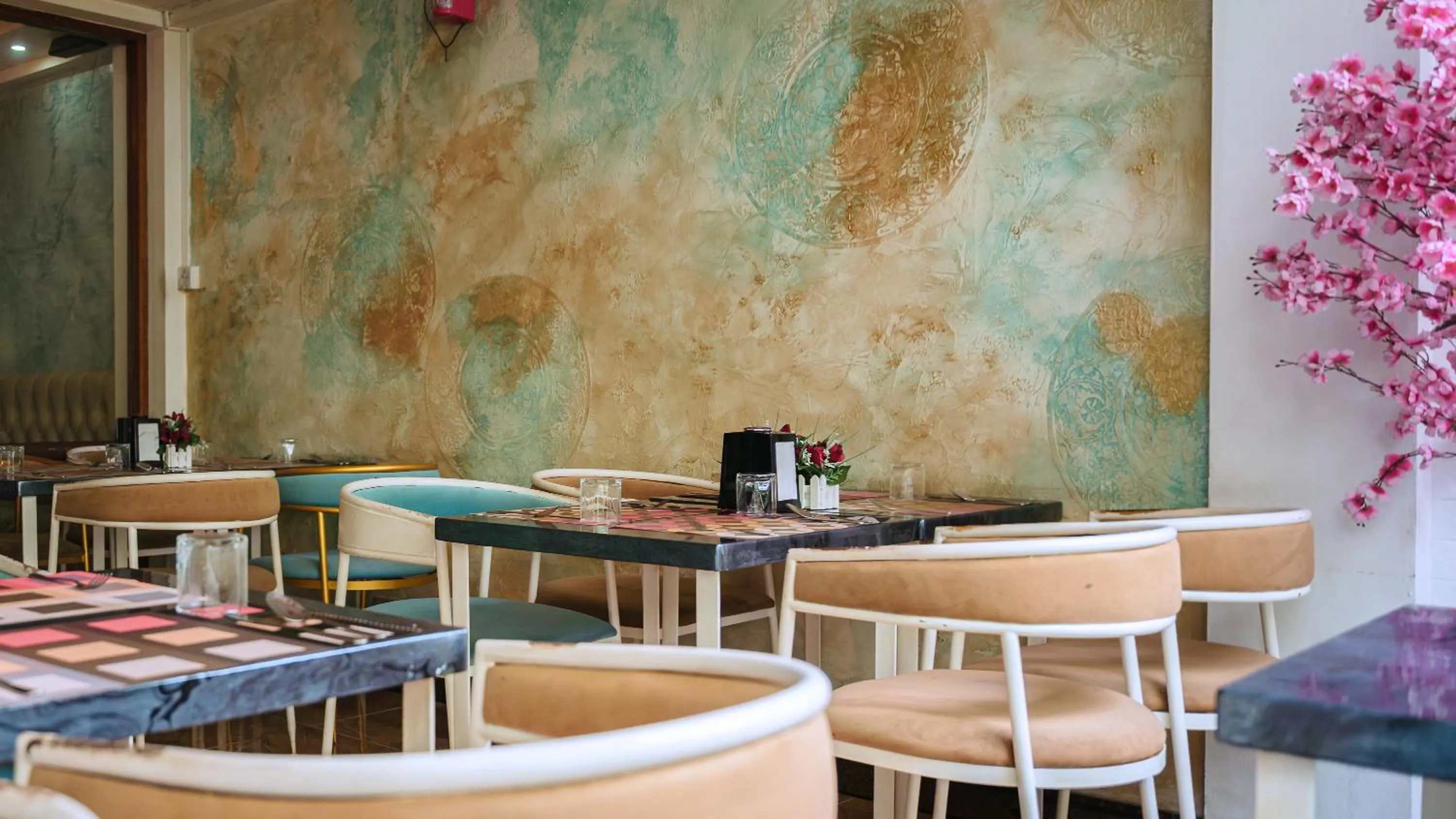 Restaurant/places to eat in Vilu Rest