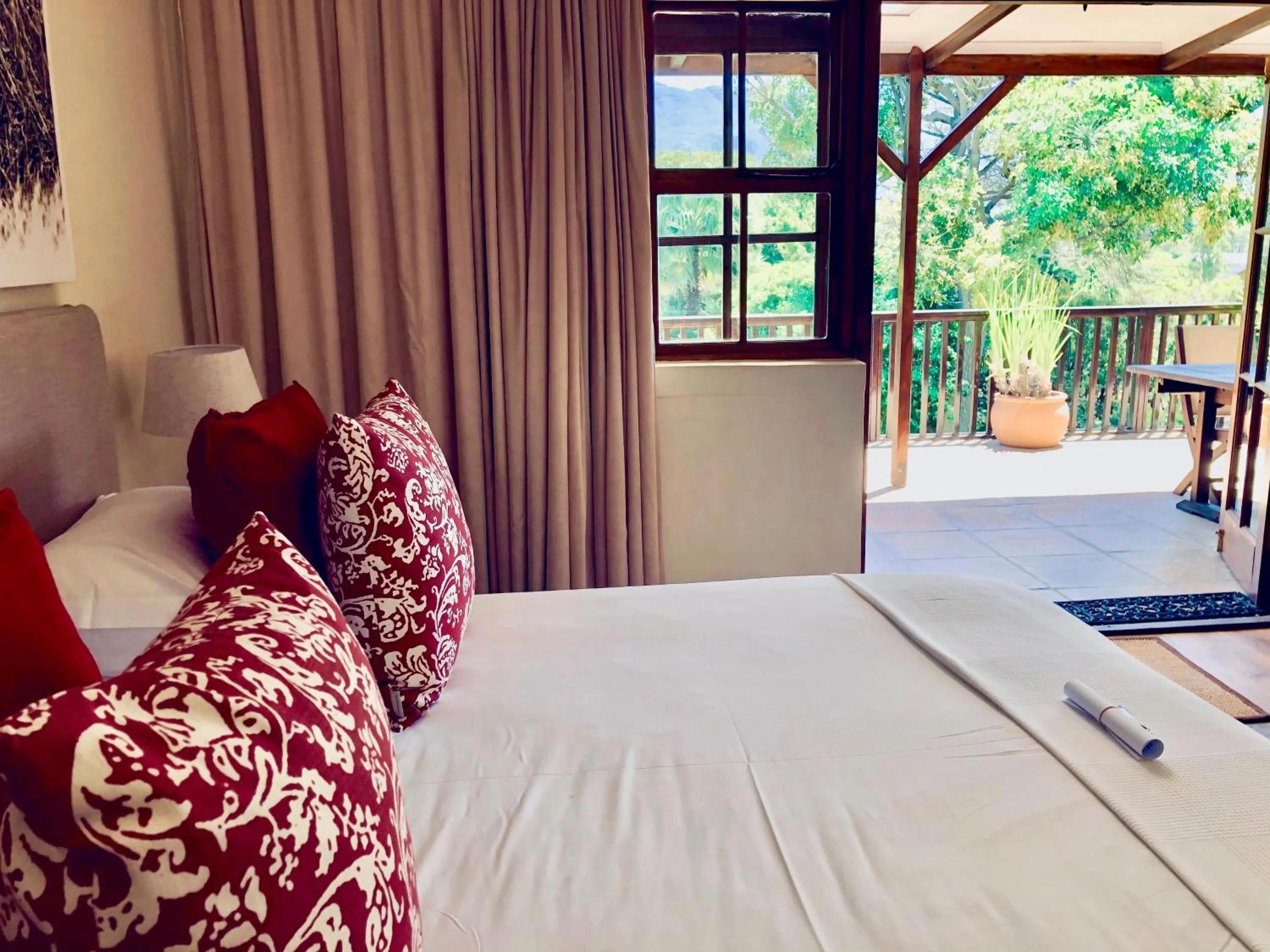 View (from property/room), Bed in Summit Place Guesthouse