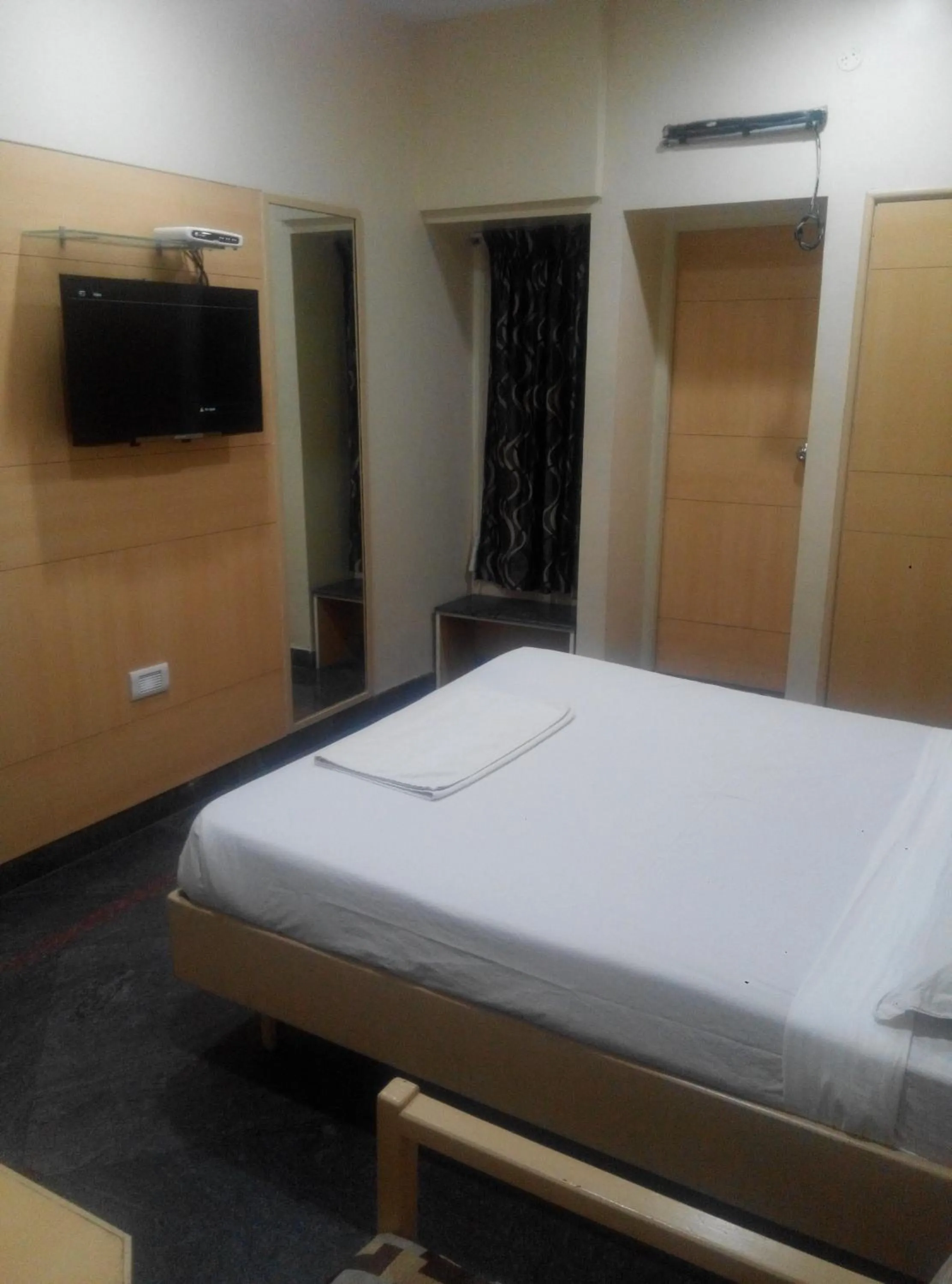 Bed in Raj classic inn