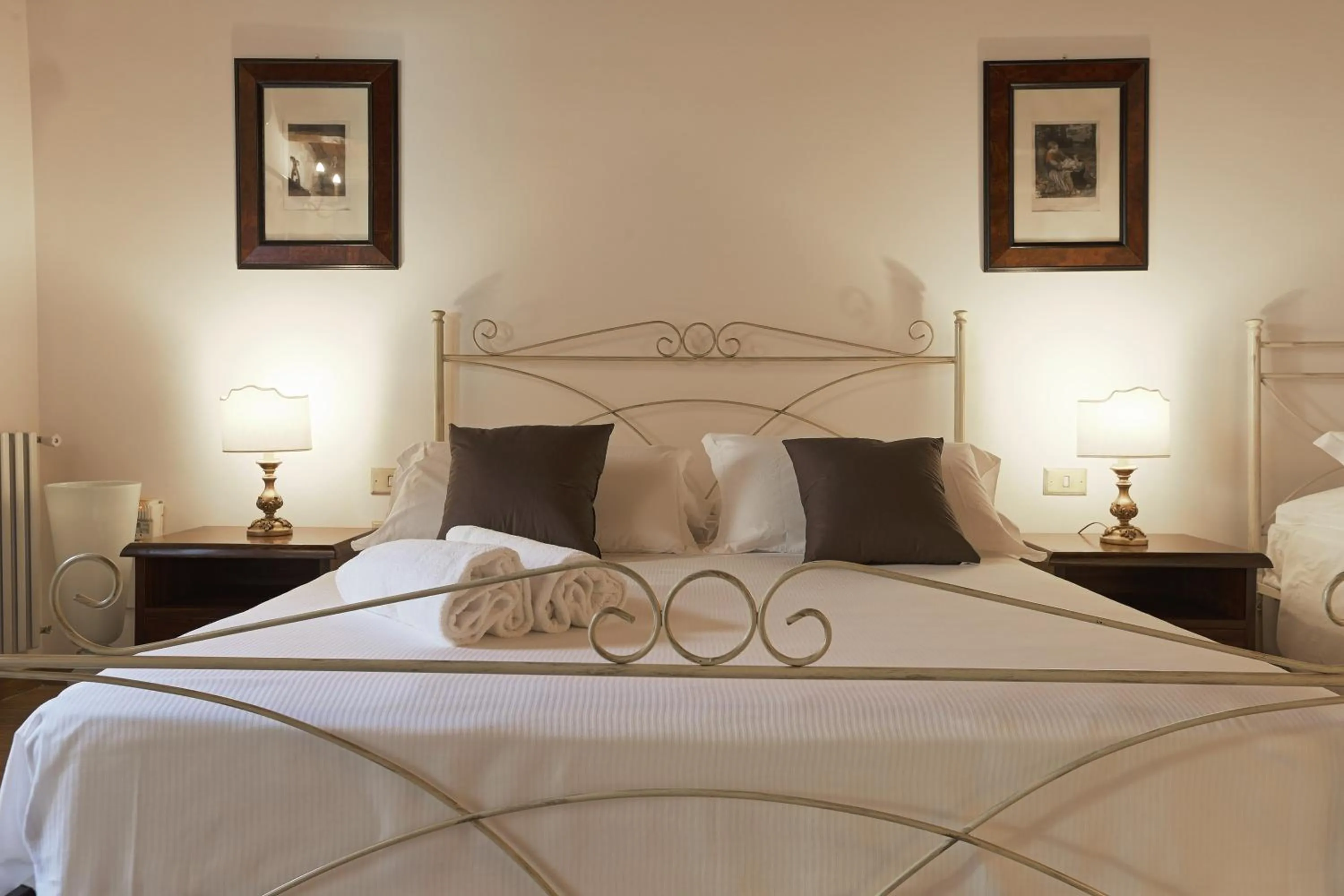 Bedroom, Bed in Atenea Luxury Suites - Atenea Collection
