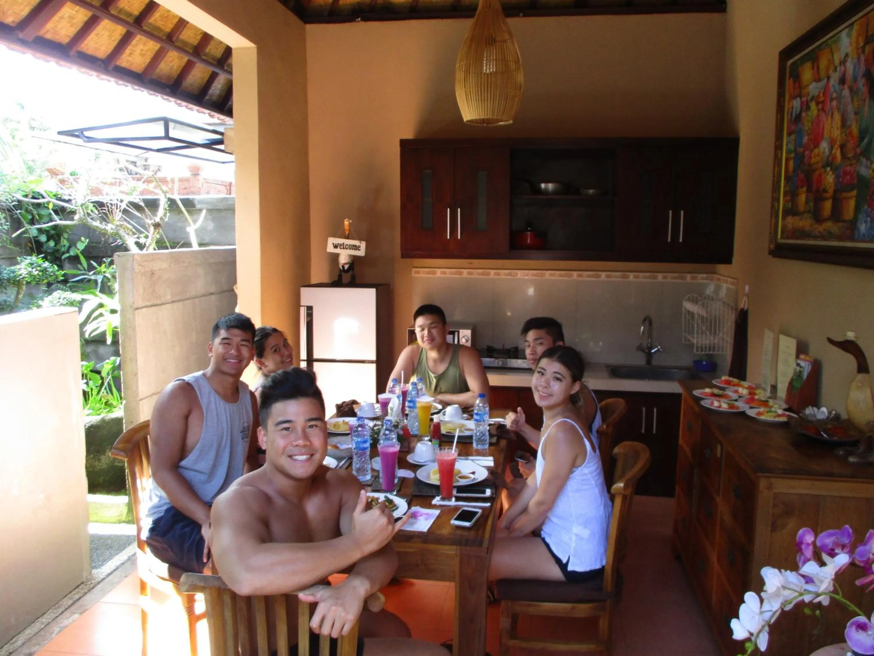 Communal kitchen in Uma Padi Villa