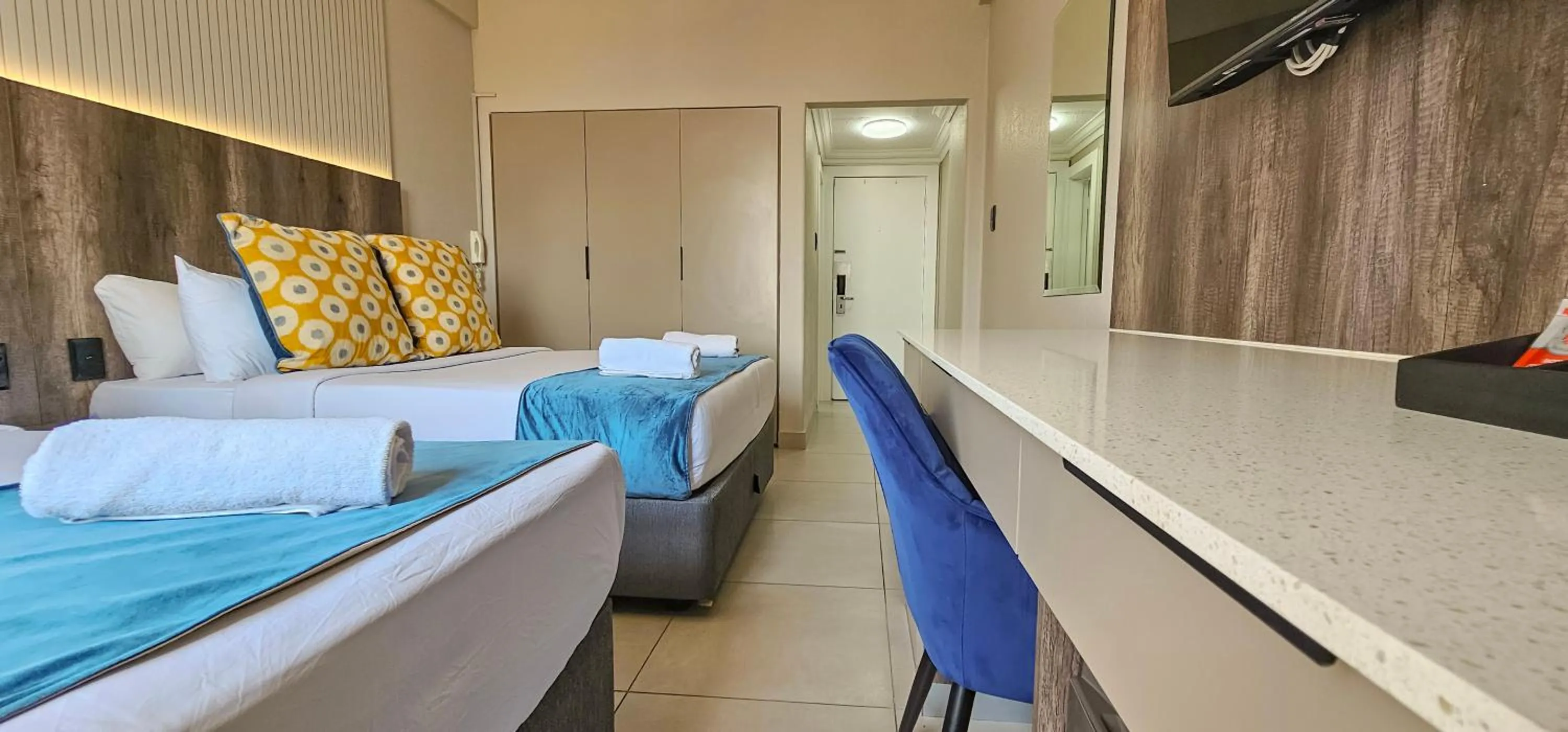 Bedroom, Bed in Albany Hotel