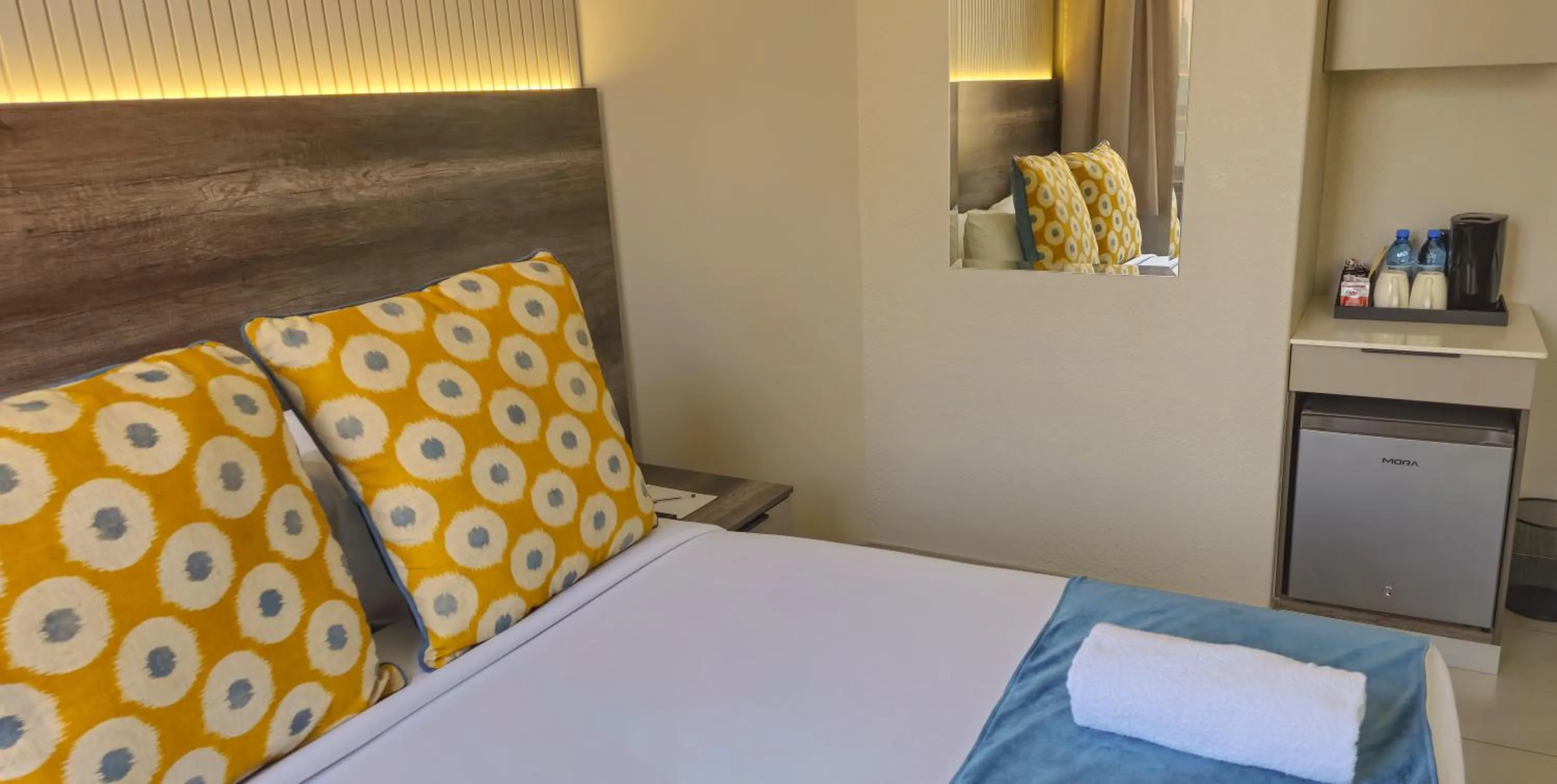 Coffee/tea facilities, Bed in Albany Hotel