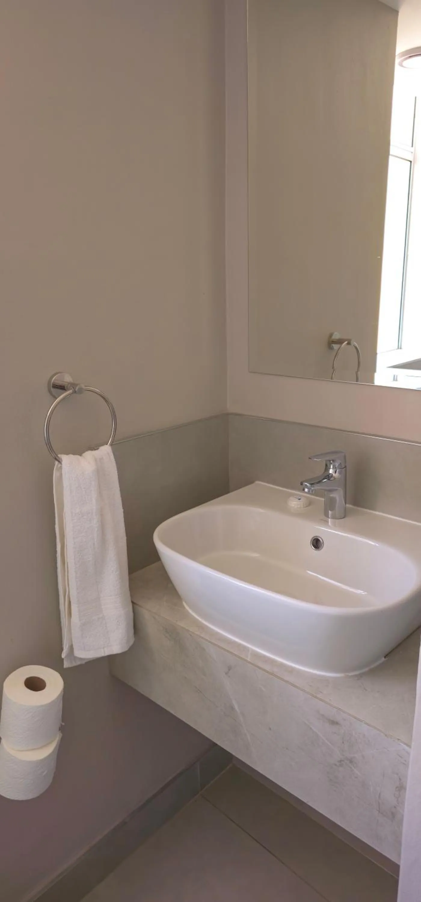 Bathroom in Albany Hotel