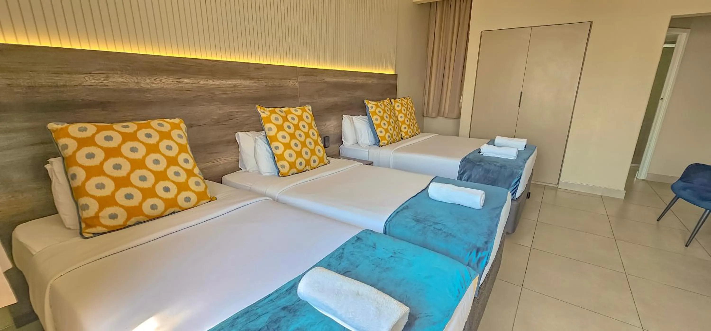 Bedroom, Bed in Albany Hotel