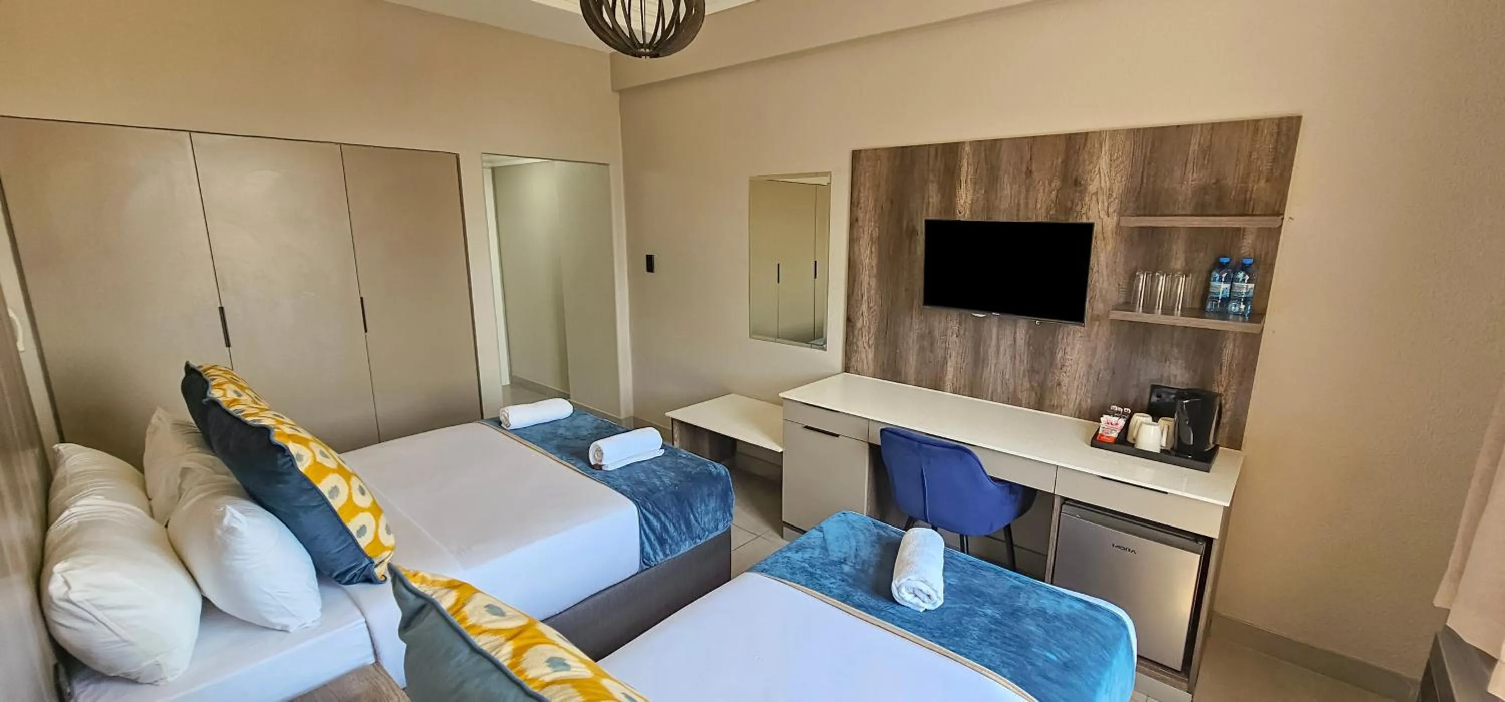 TV and multimedia in Albany Hotel