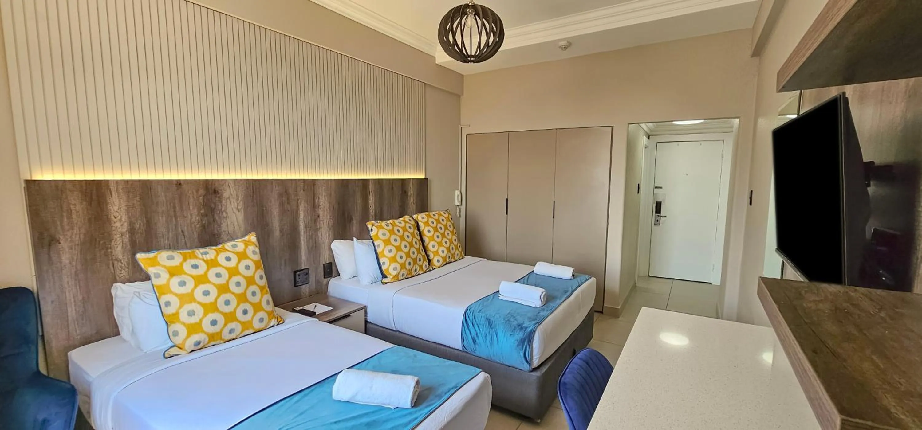 TV and multimedia, Bed in Albany Hotel