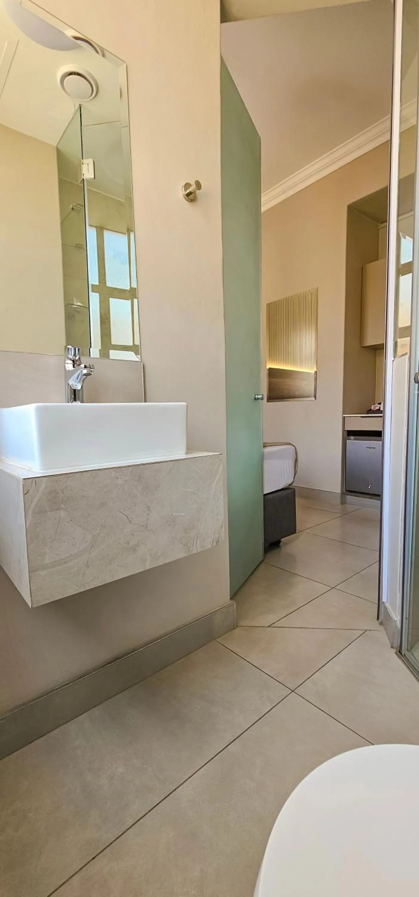 Bathroom in Albany Hotel