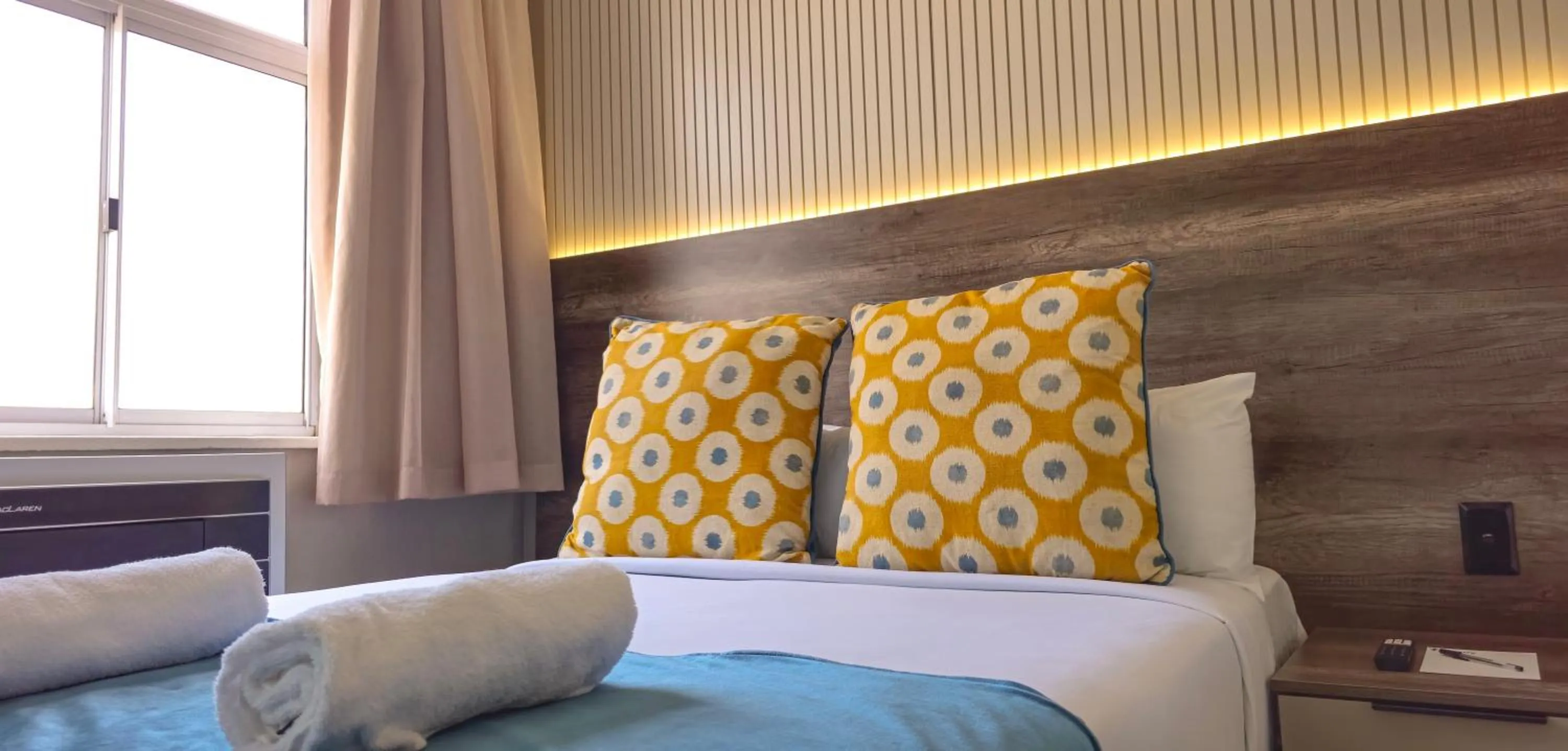 Bedroom, Bed in Albany Hotel