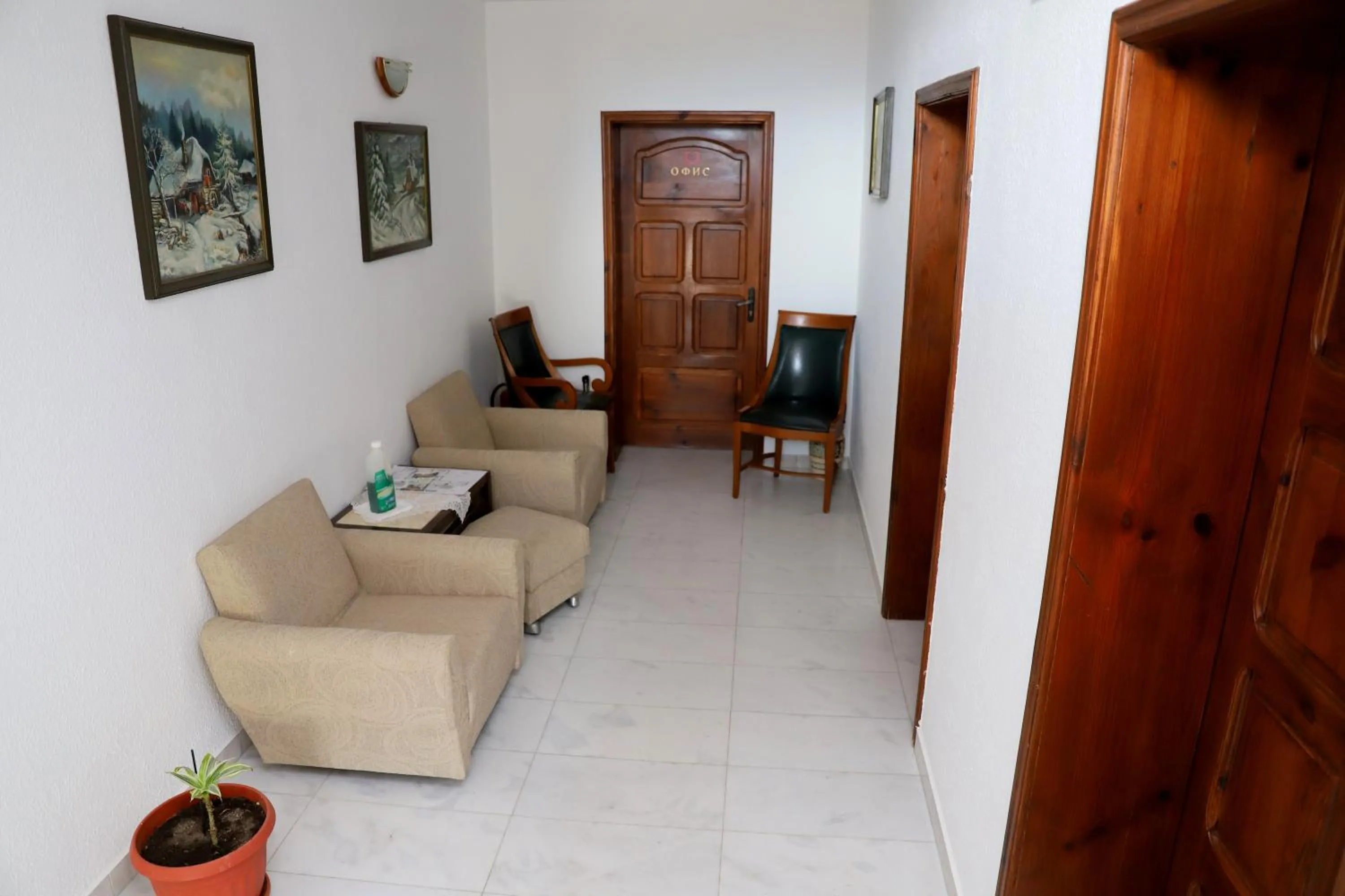 Seating area in Hotel Mishel