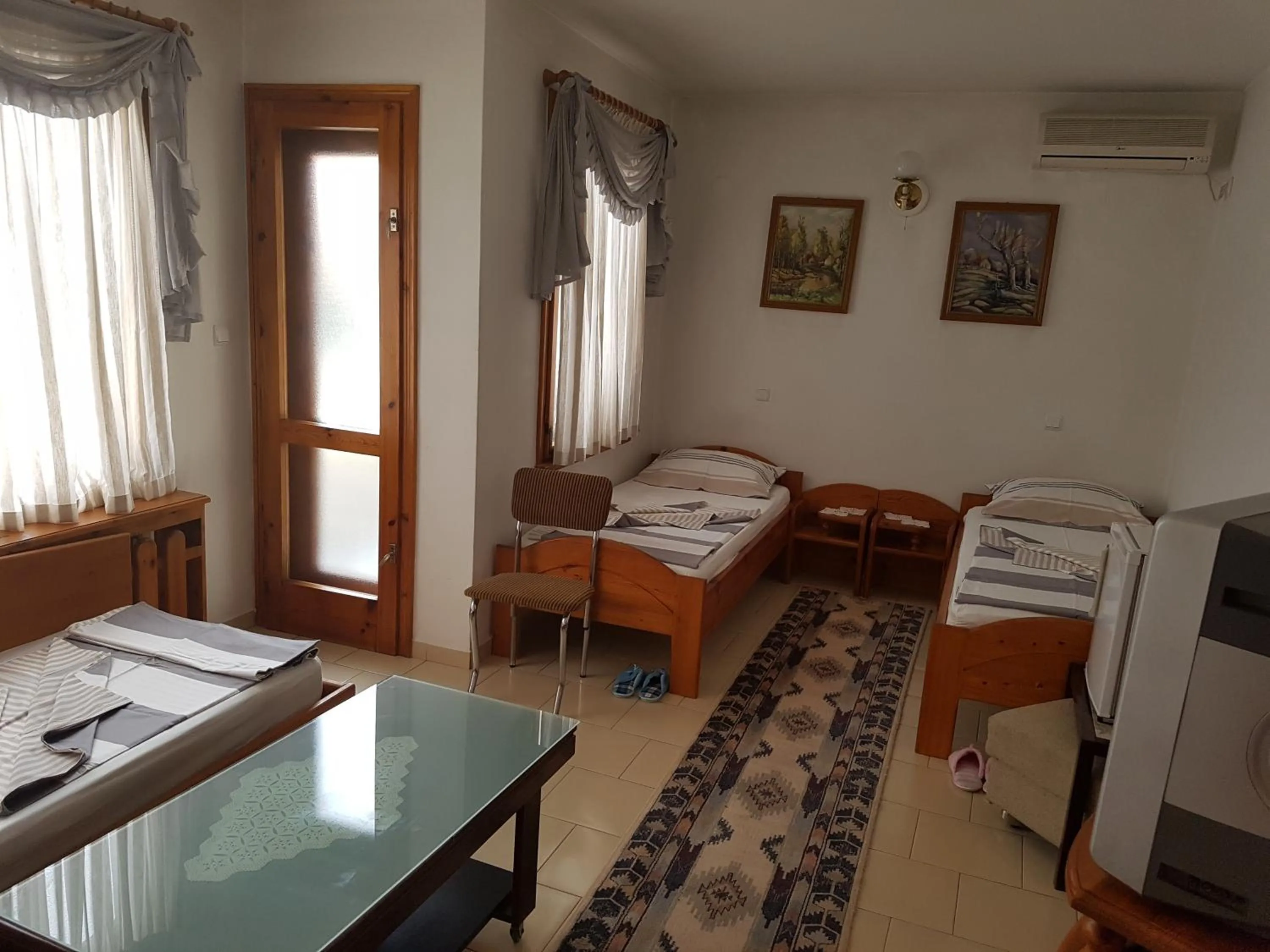 Photo of the whole room, Bed in Hotel Mishel