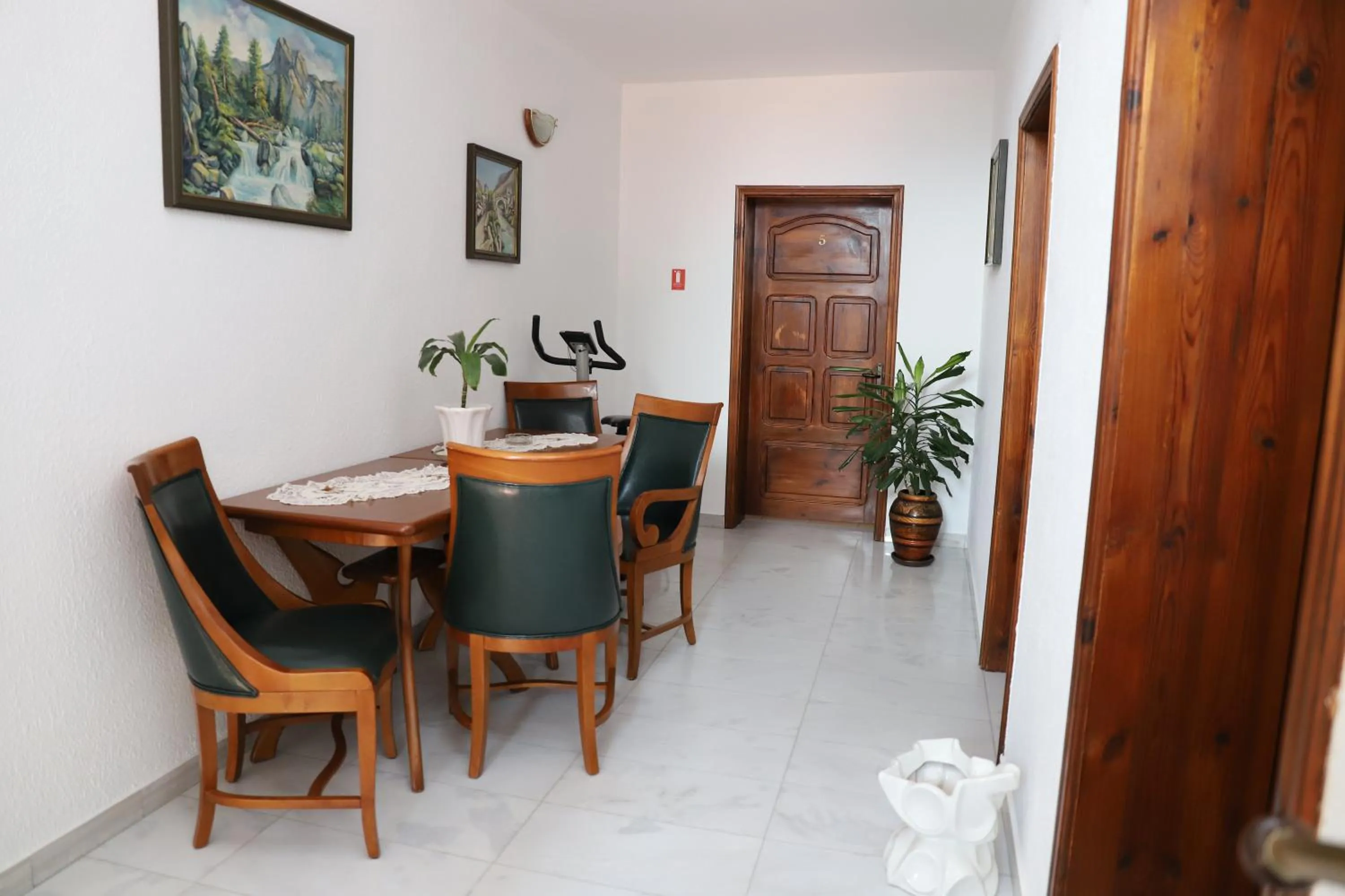 Seating area in Hotel Mishel