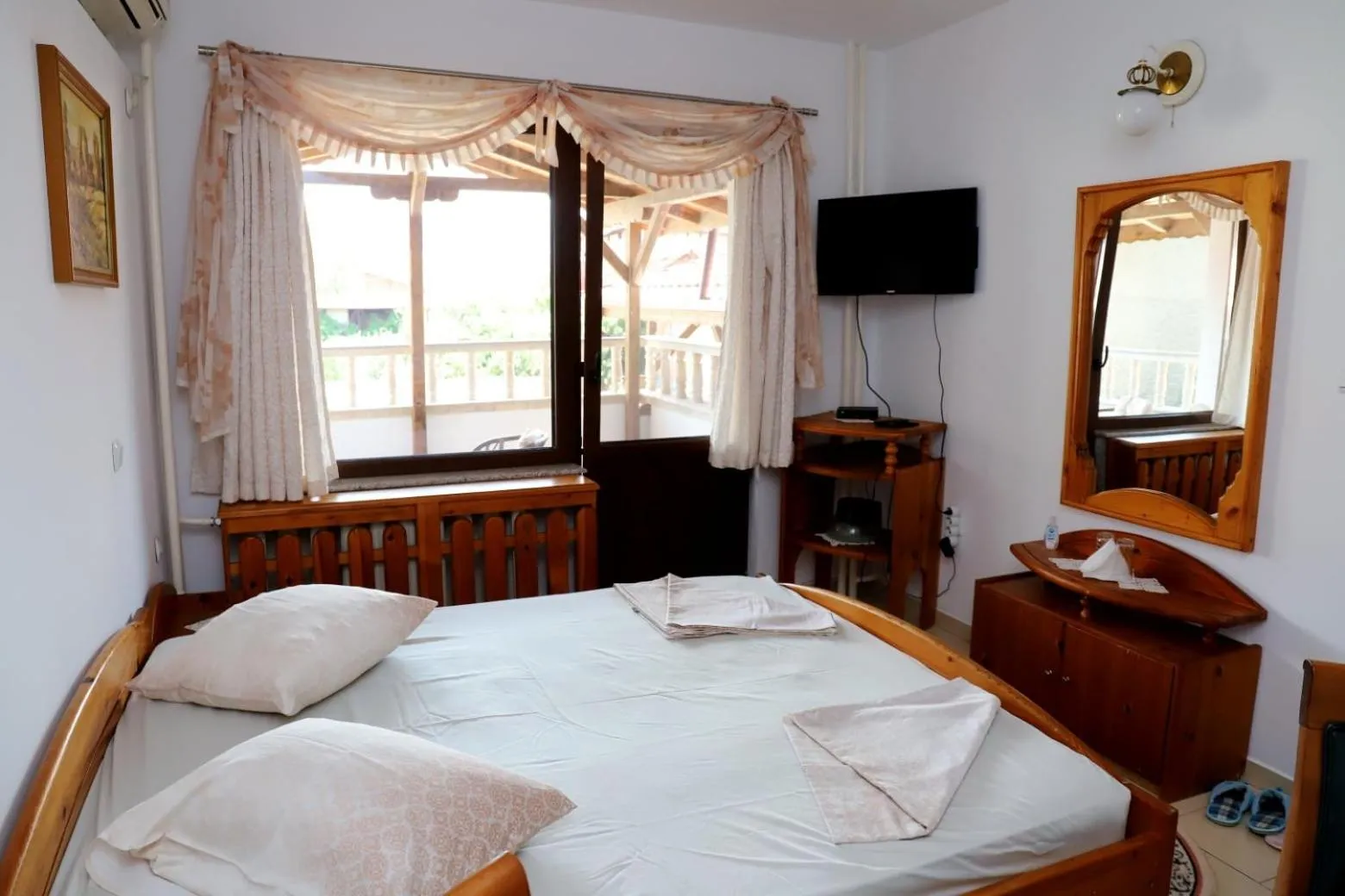 Photo of the whole room, Bed in Hotel Mishel