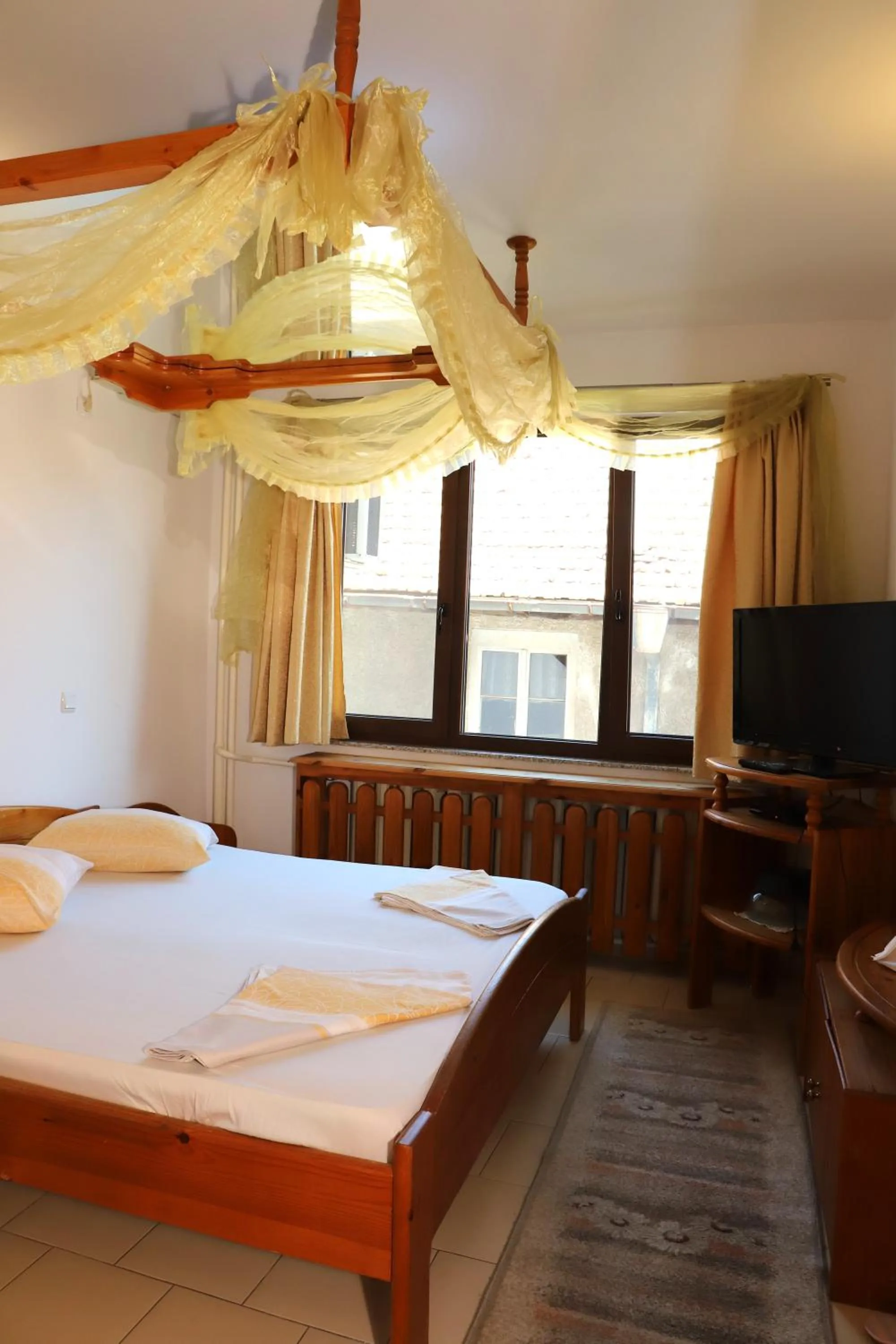 Bedroom, Bed in Hotel Mishel