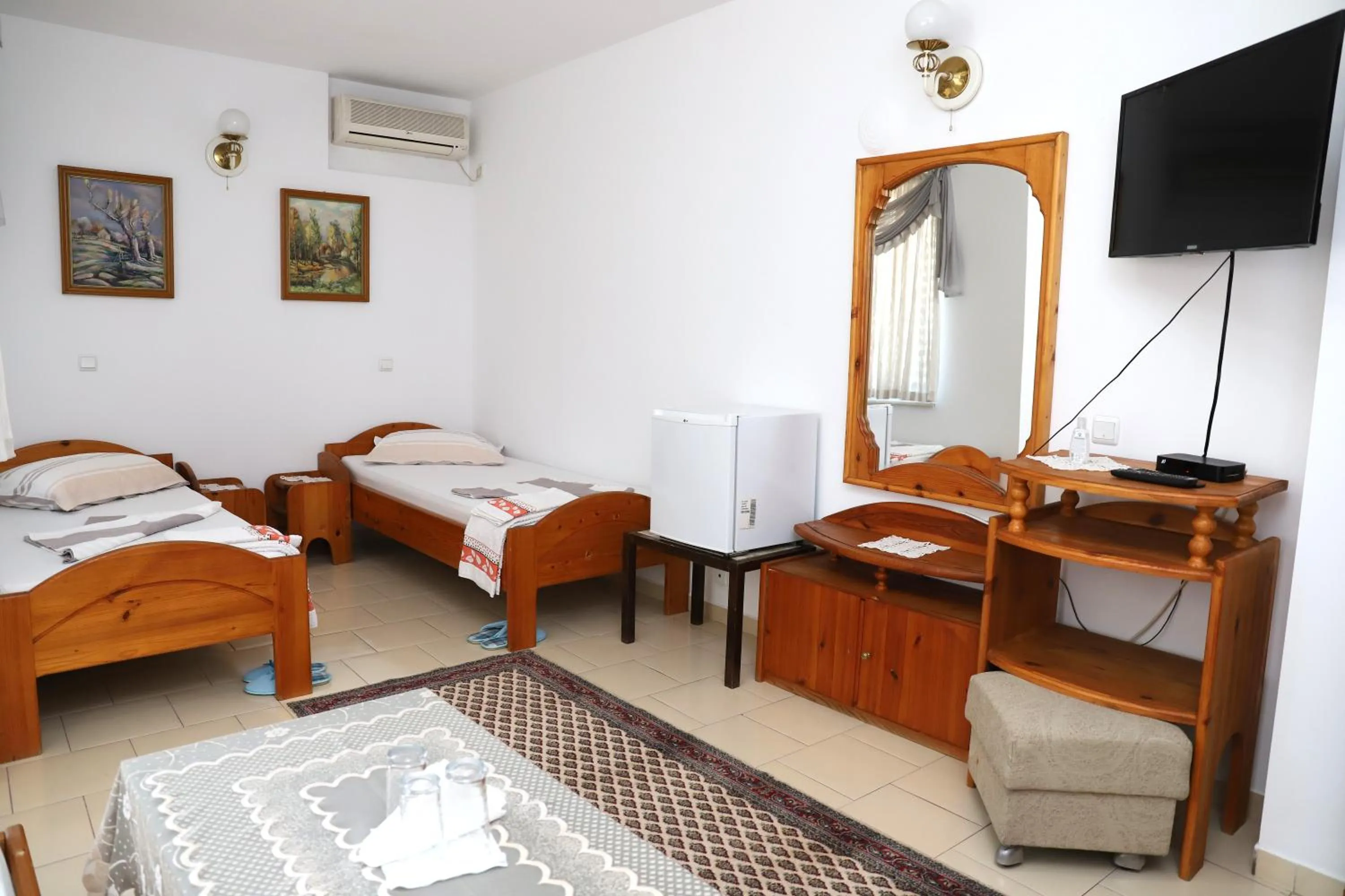 Photo of the whole room, Bed in Hotel Mishel