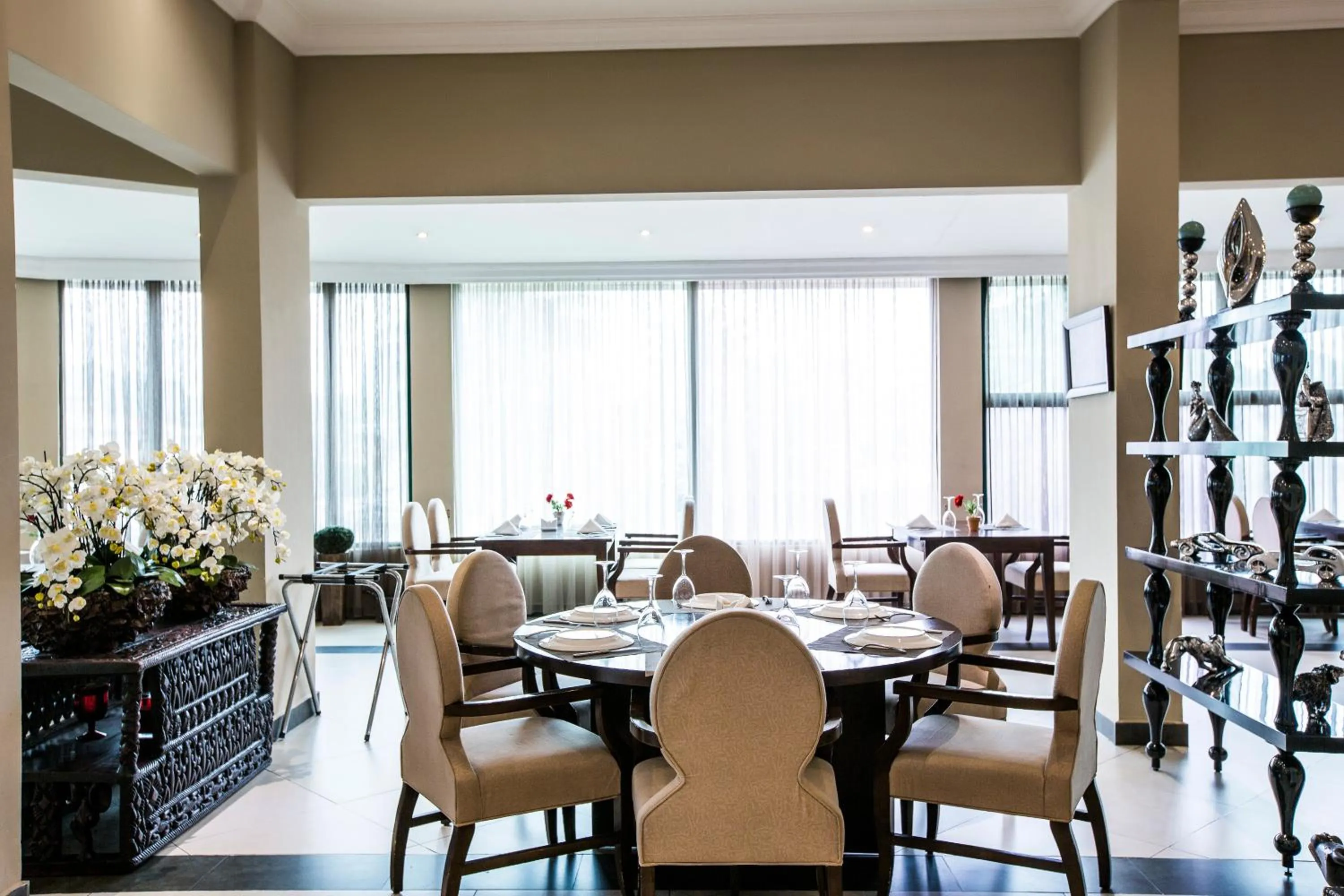 Restaurant/places to eat in Mikhael's Hotel