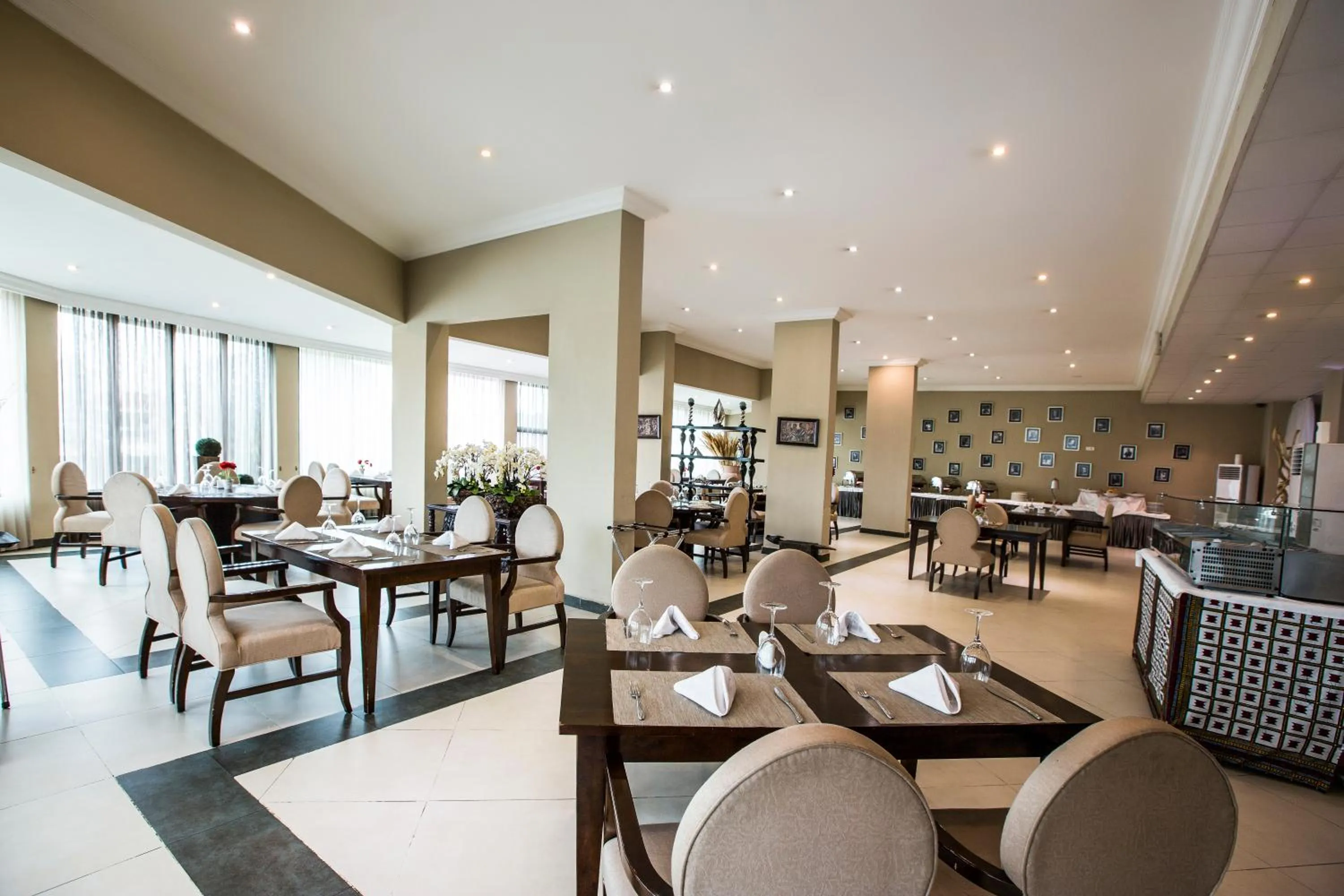 Restaurant/places to eat in Mikhael's Hotel