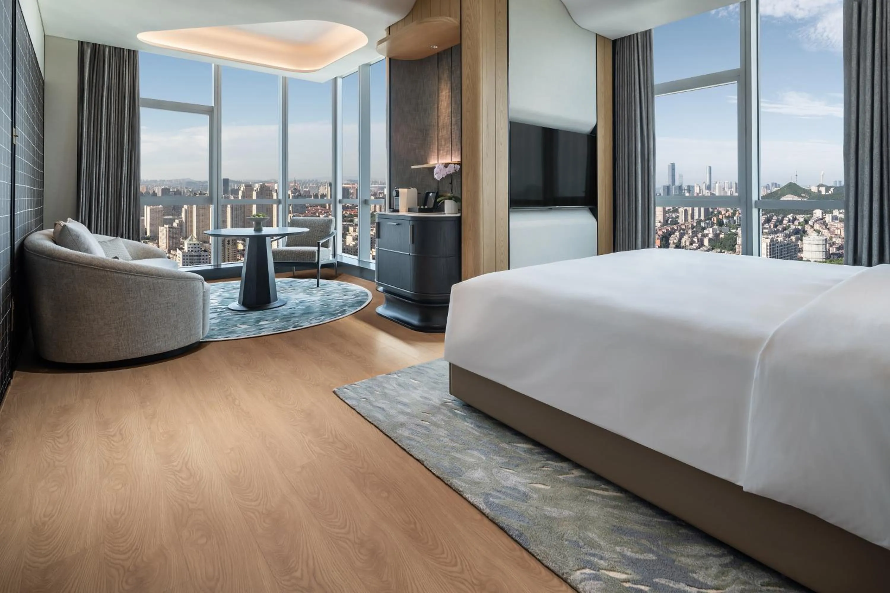 Bedroom, Bed in Pan Pacific Hotel, Dalian