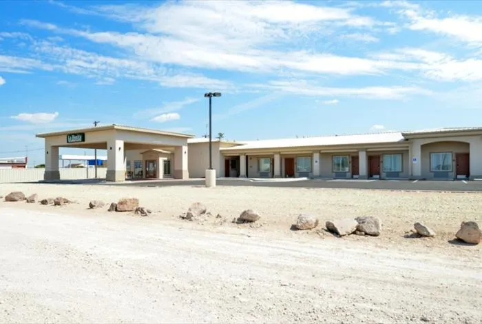 La Bonita Inn & Suites - Crane