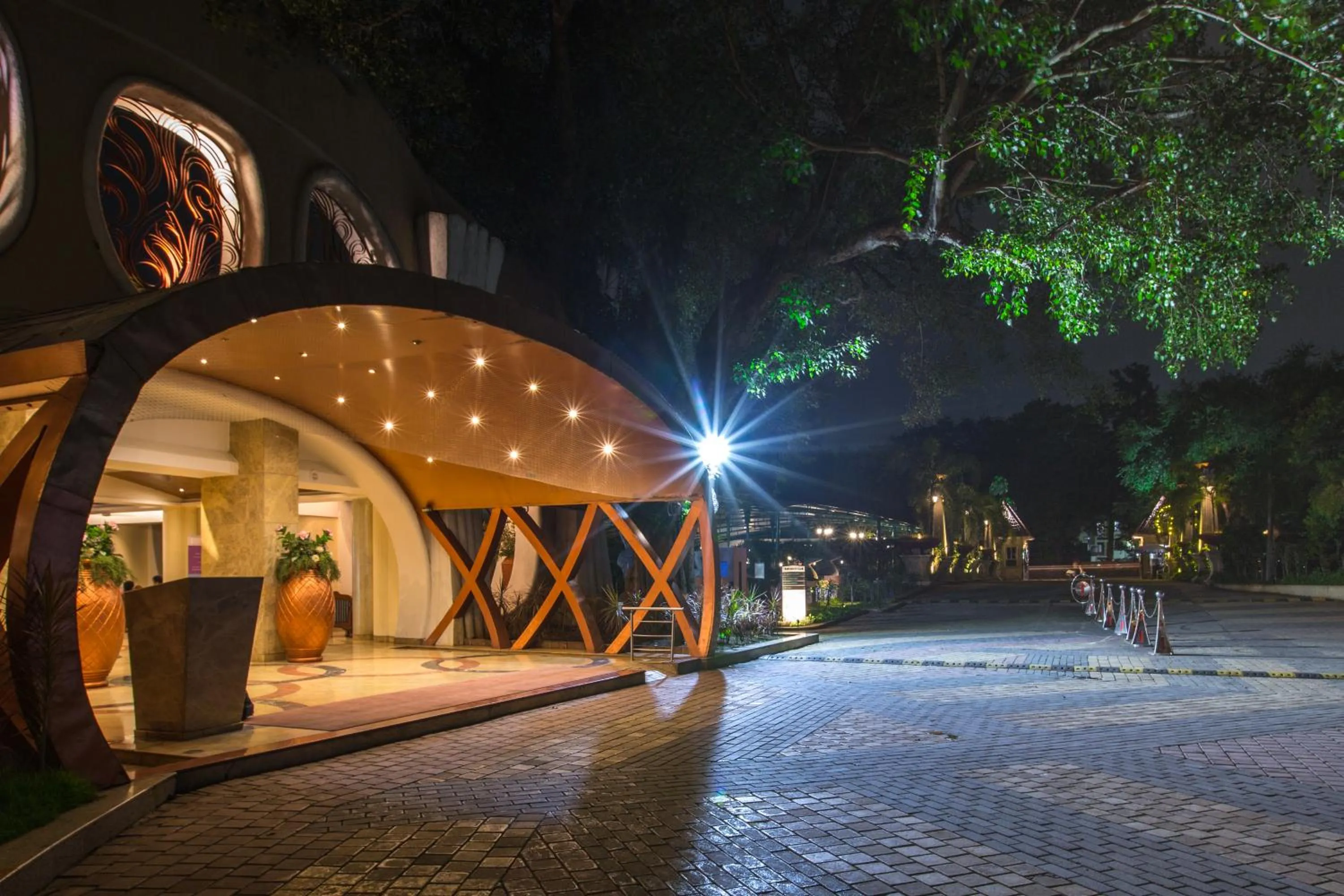 Facade/entrance in Residency Club