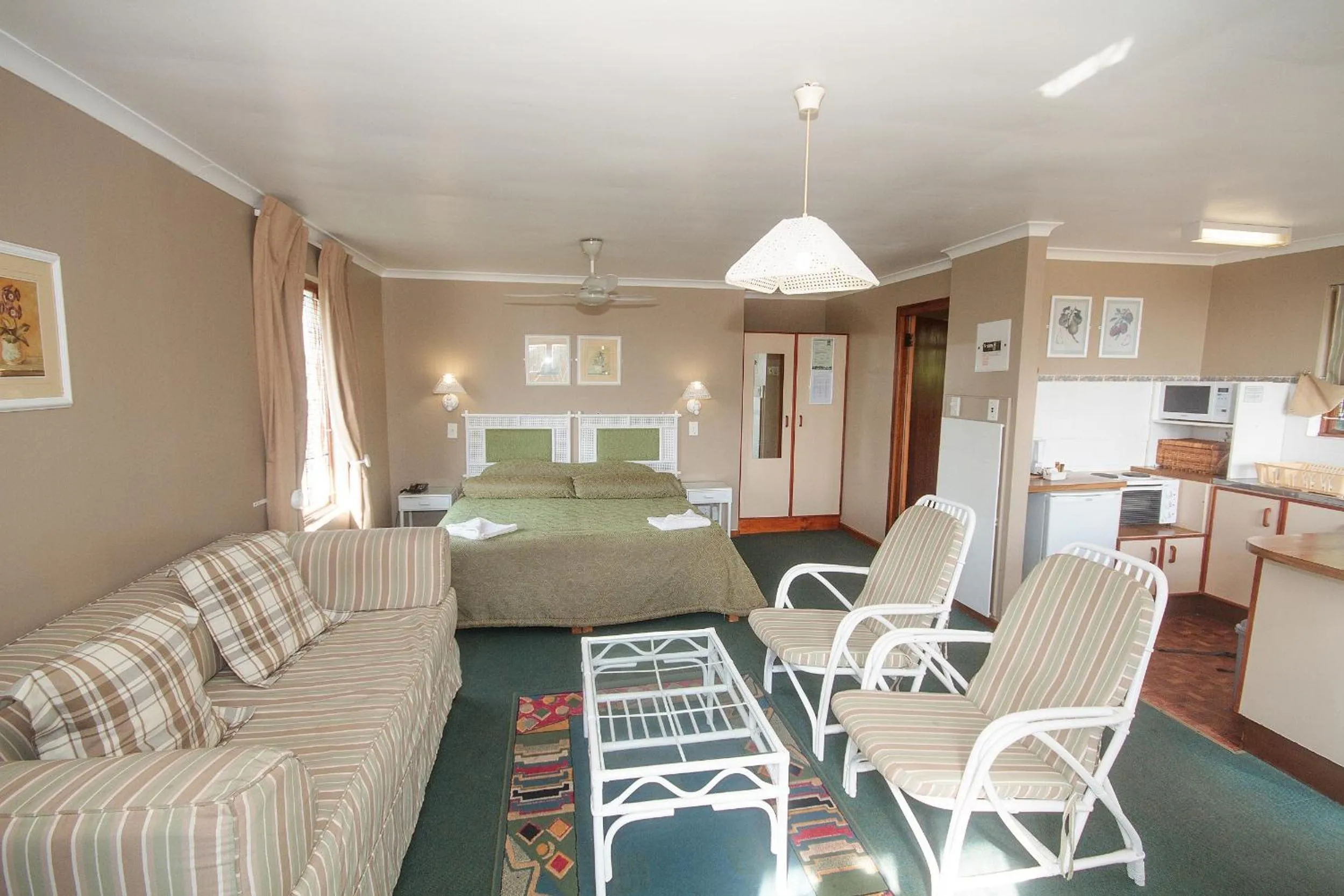 Kitchen or kitchenette in Pine Lodge Resort