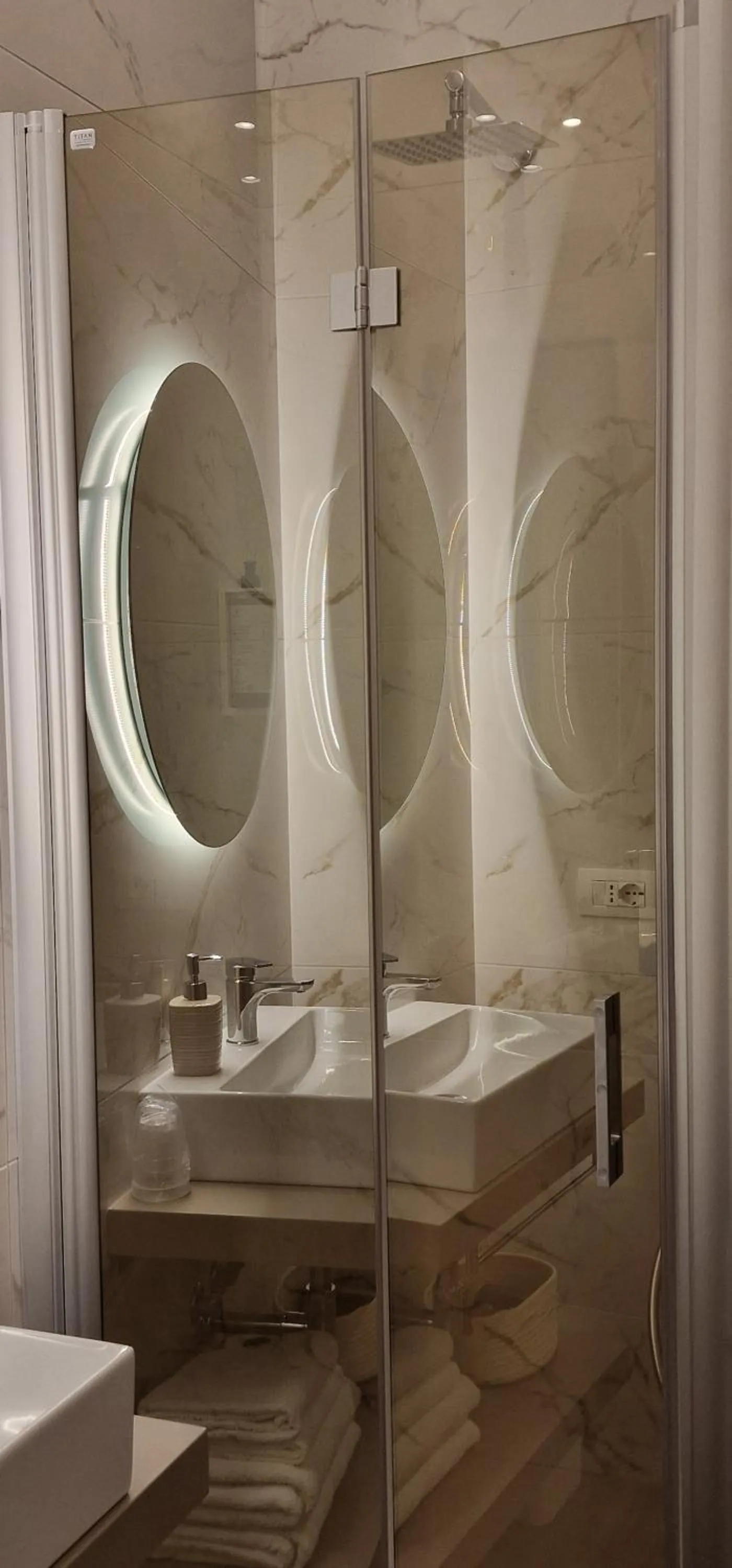 Shower in Hotel La Rocca