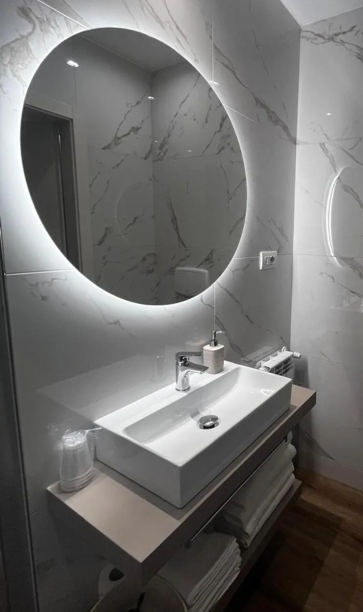 Bathroom in Hotel La Rocca