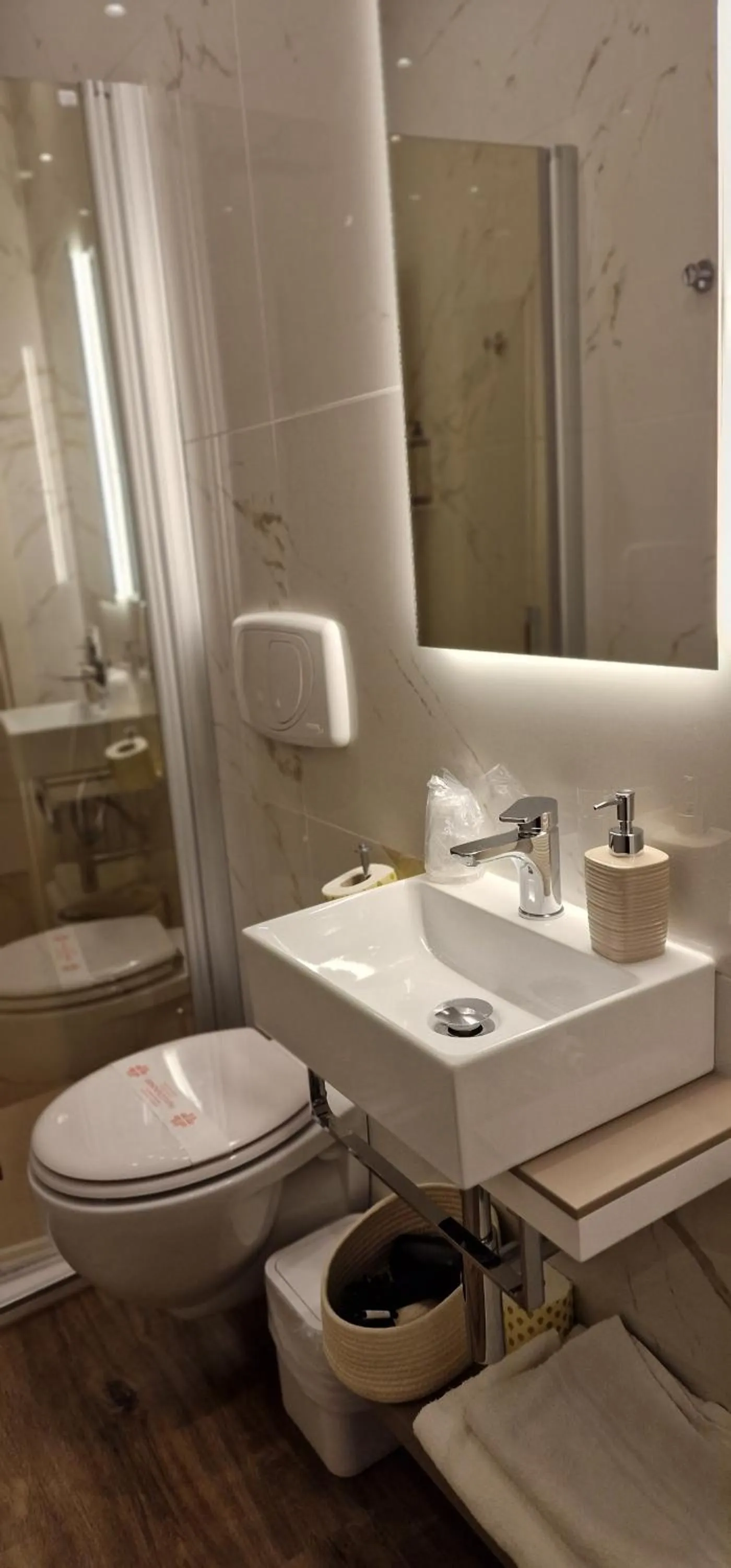 Shower in Hotel La Rocca