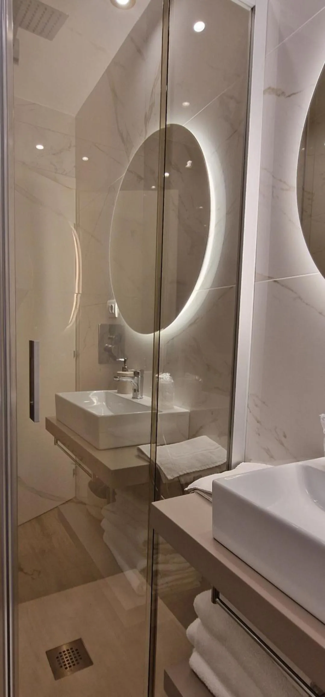 Shower in Hotel La Rocca
