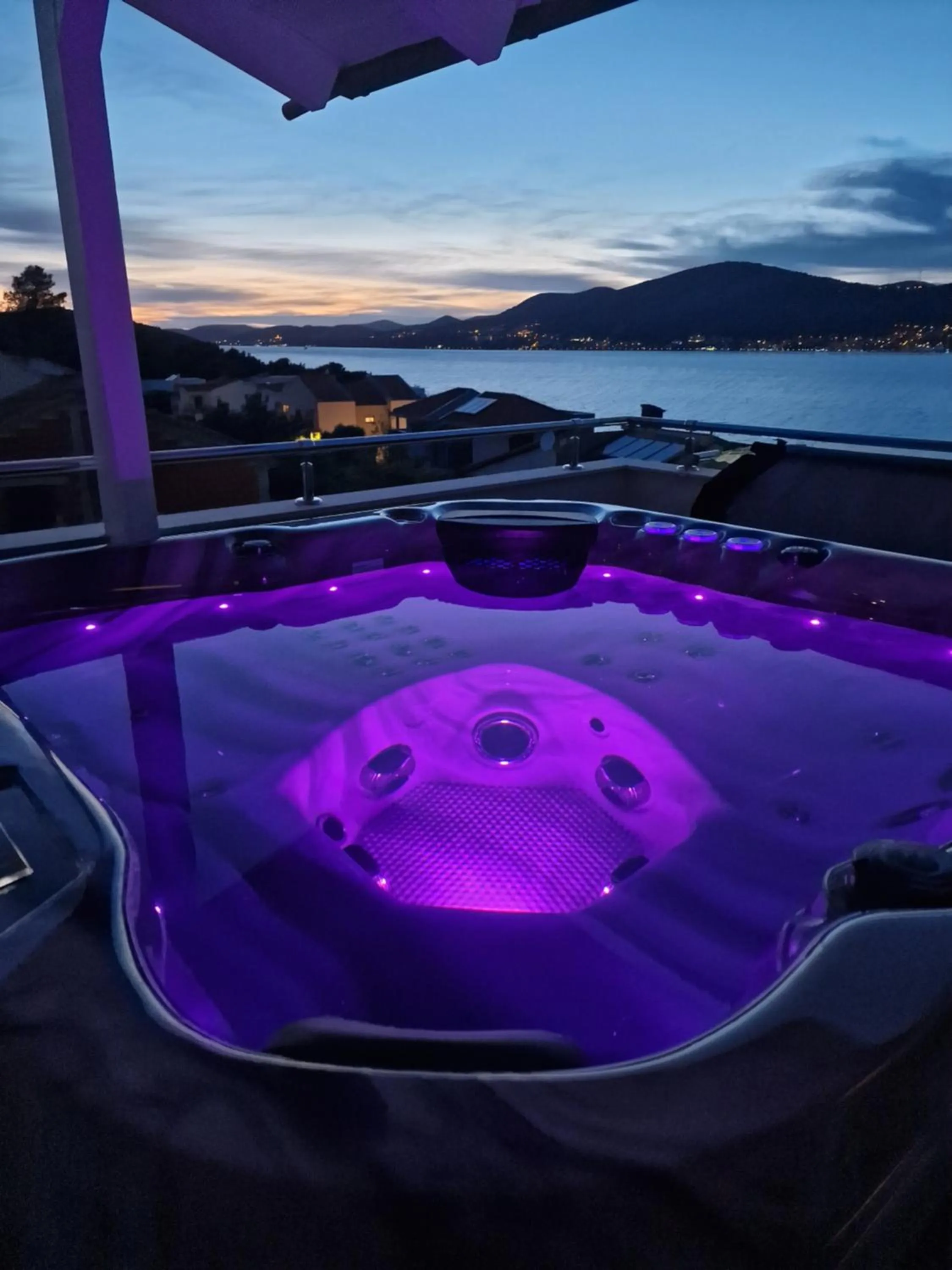 Apartments Silva with a view of sea