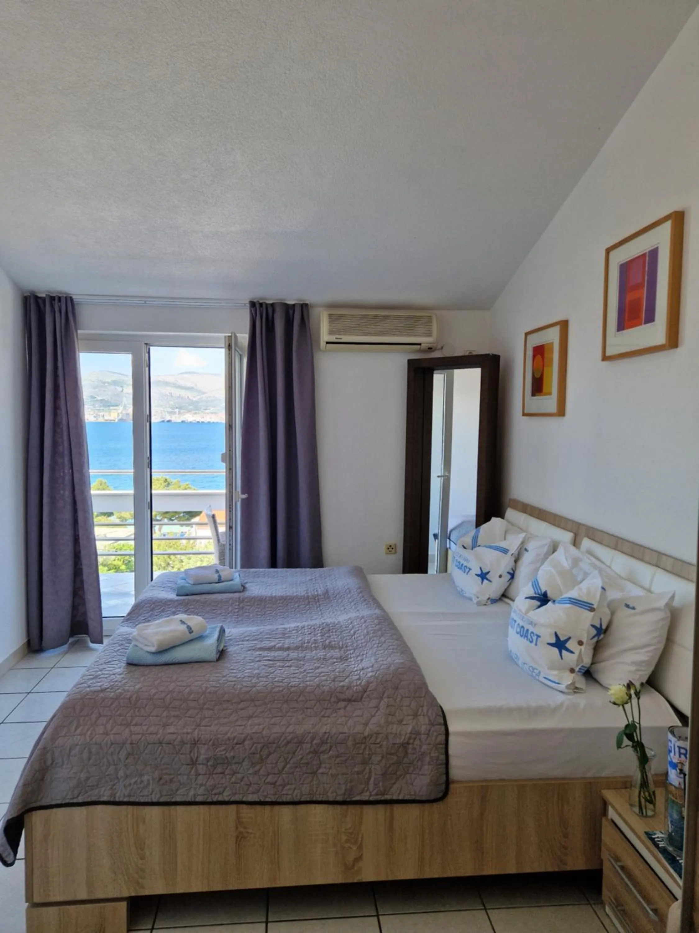 Bed in Apartments Silva with a view of sea