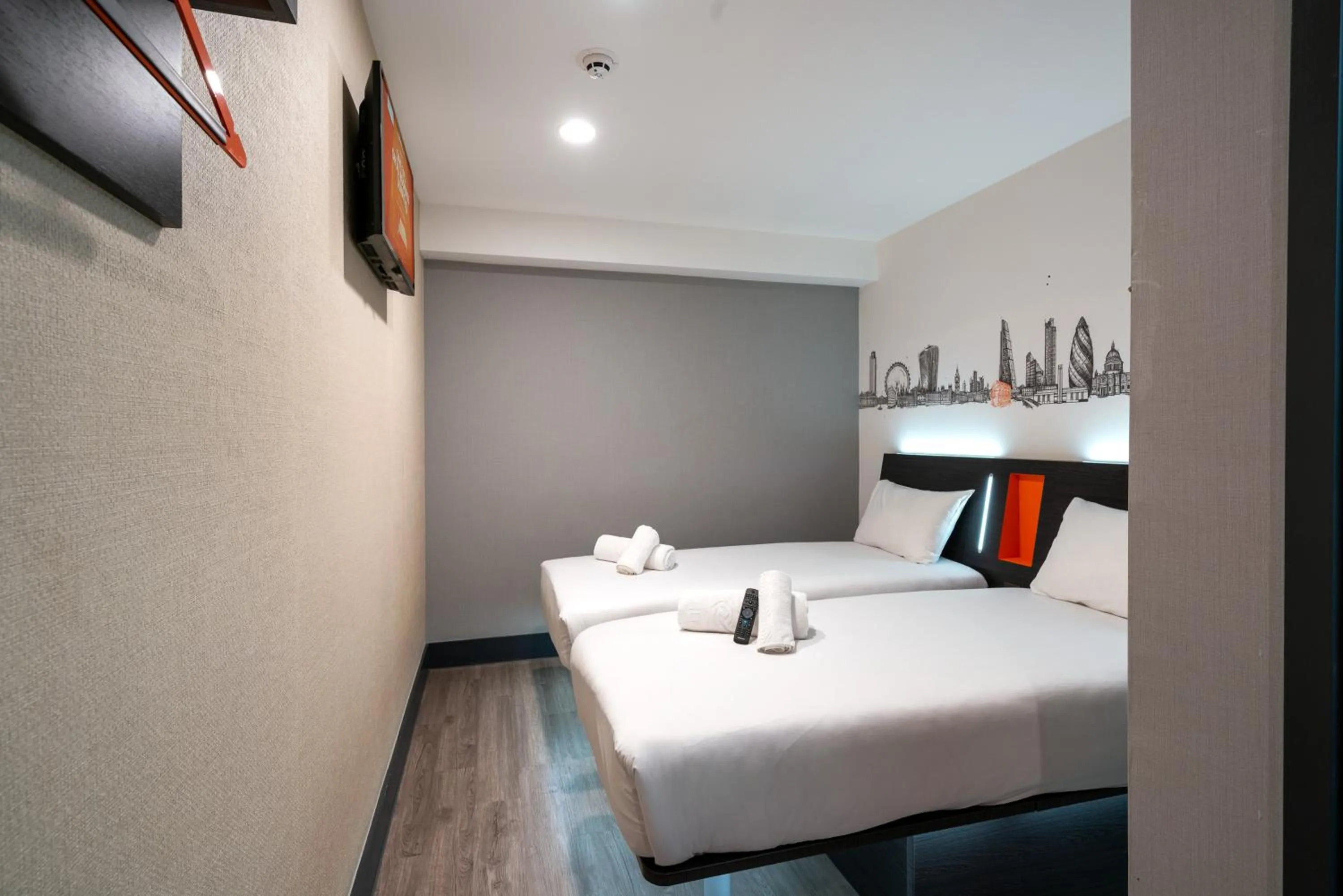 Bedroom, Bed in easyHotel London City Shoreditch