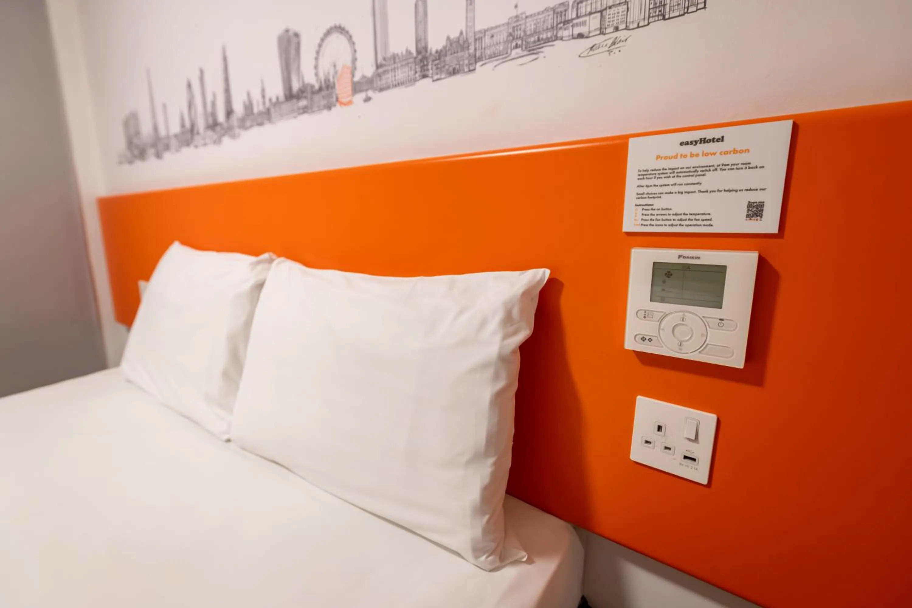 air conditioner, Bed in easyHotel Croydon