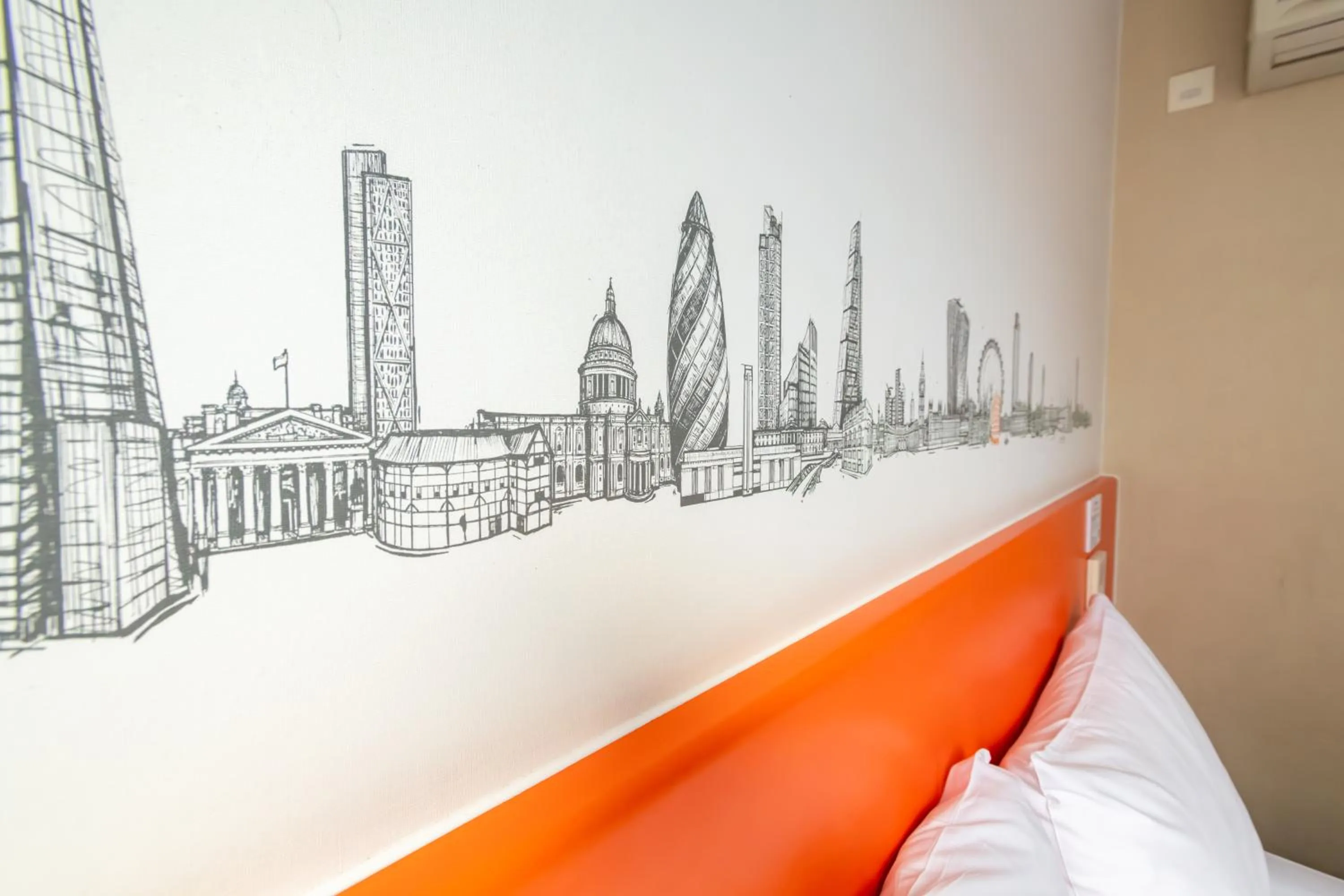 Decorative detail, Bed in easyHotel Croydon