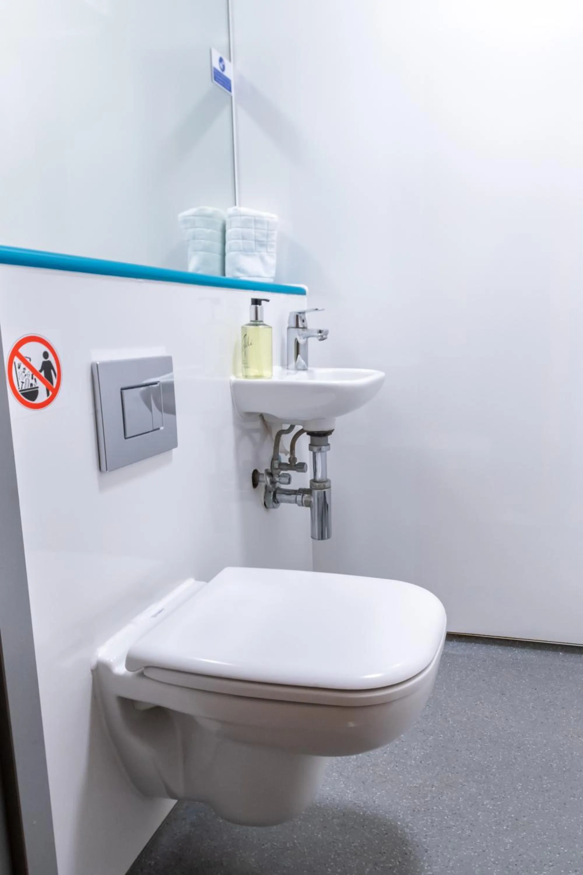 Bathroom in easyHotel Croydon