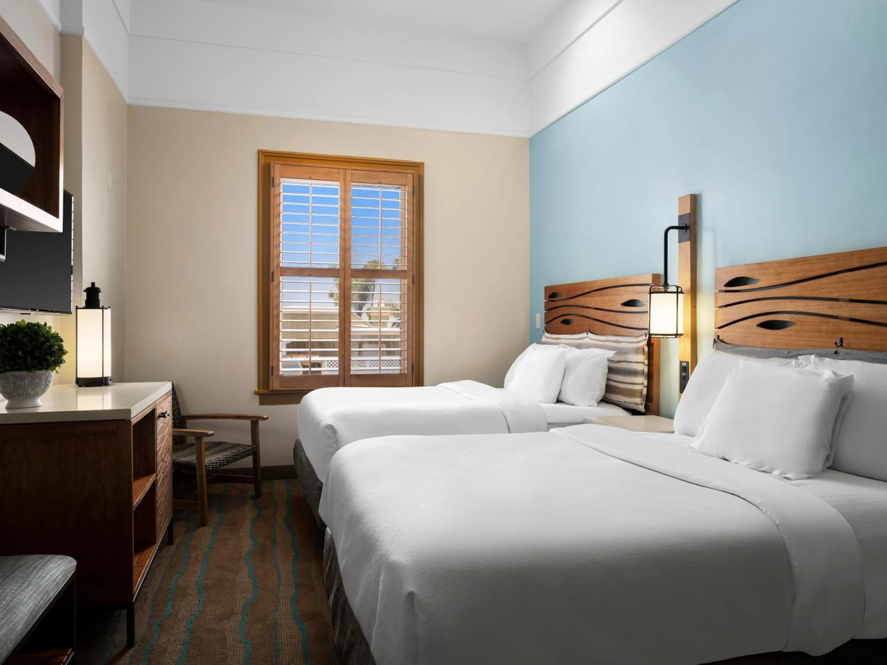 Bedroom, Bed in Catalina Island Inn