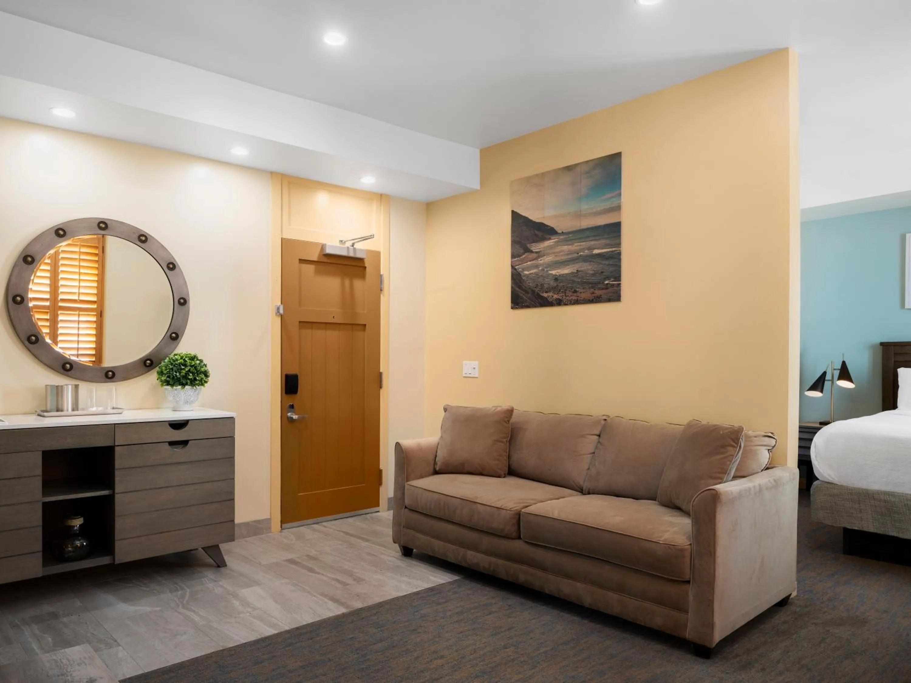 Bedroom, Bed in Catalina Island Inn