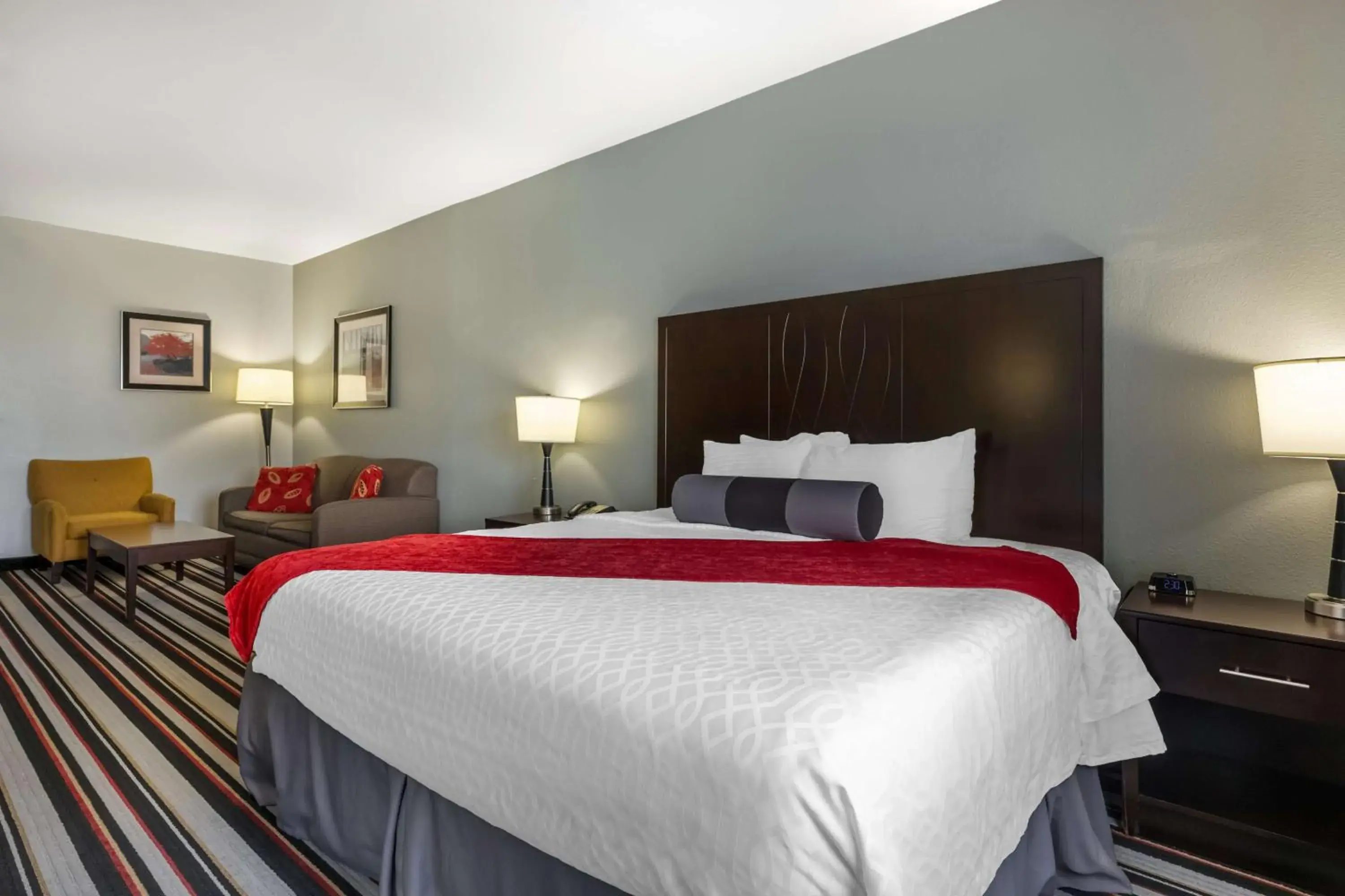 King Room with Sofa Bed in Best Western Plus Coweta's 1st Hotel King Room with Sofa Bed in Best Western Plus Coweta's 1st Hotel