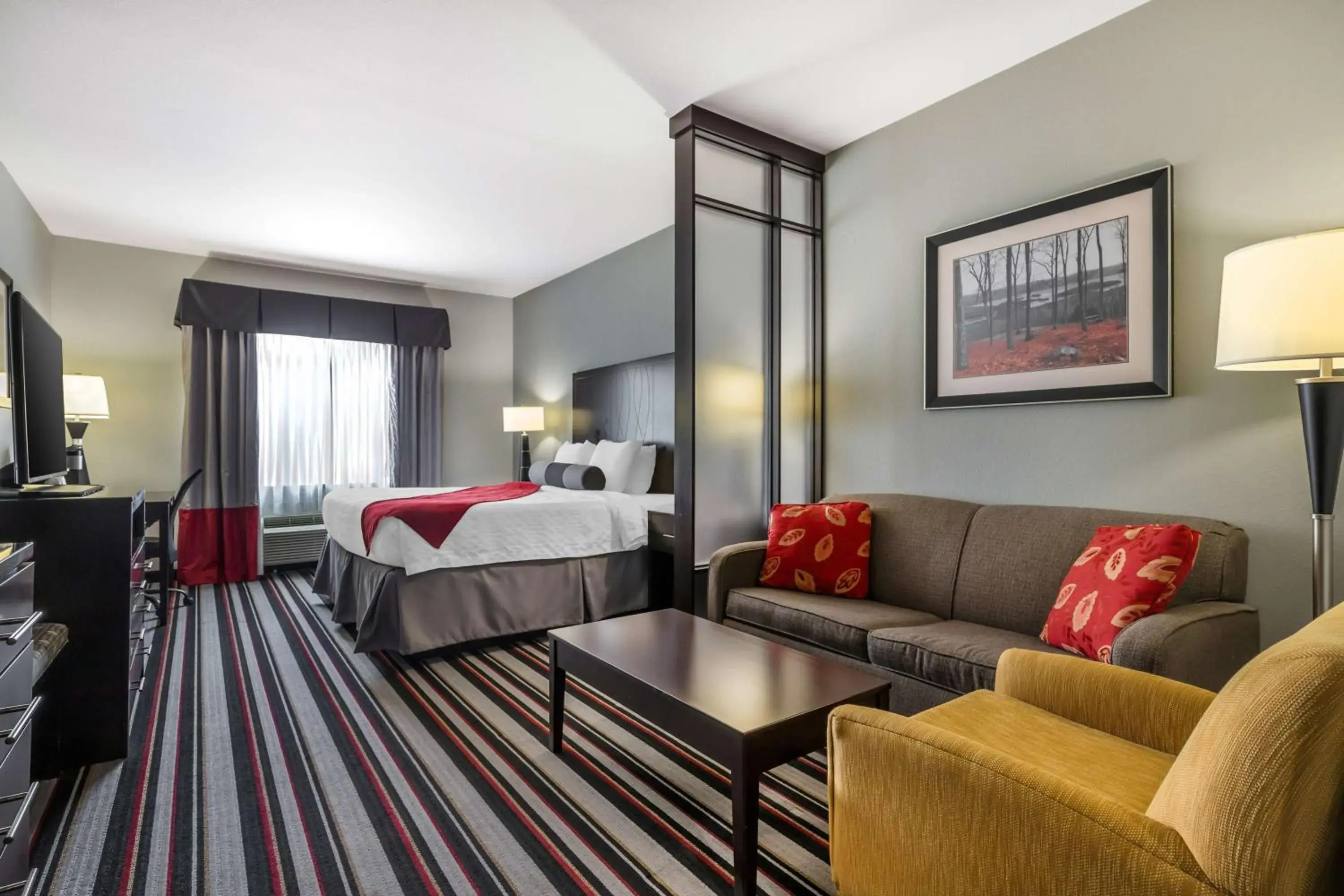 King Suite with Sofa Bed and Kitchenette in Best Western Plus Coweta's 1st Hotel King Suite with Sofa Bed and Kitchenette in Best Western Plus Coweta's 1st Hotel