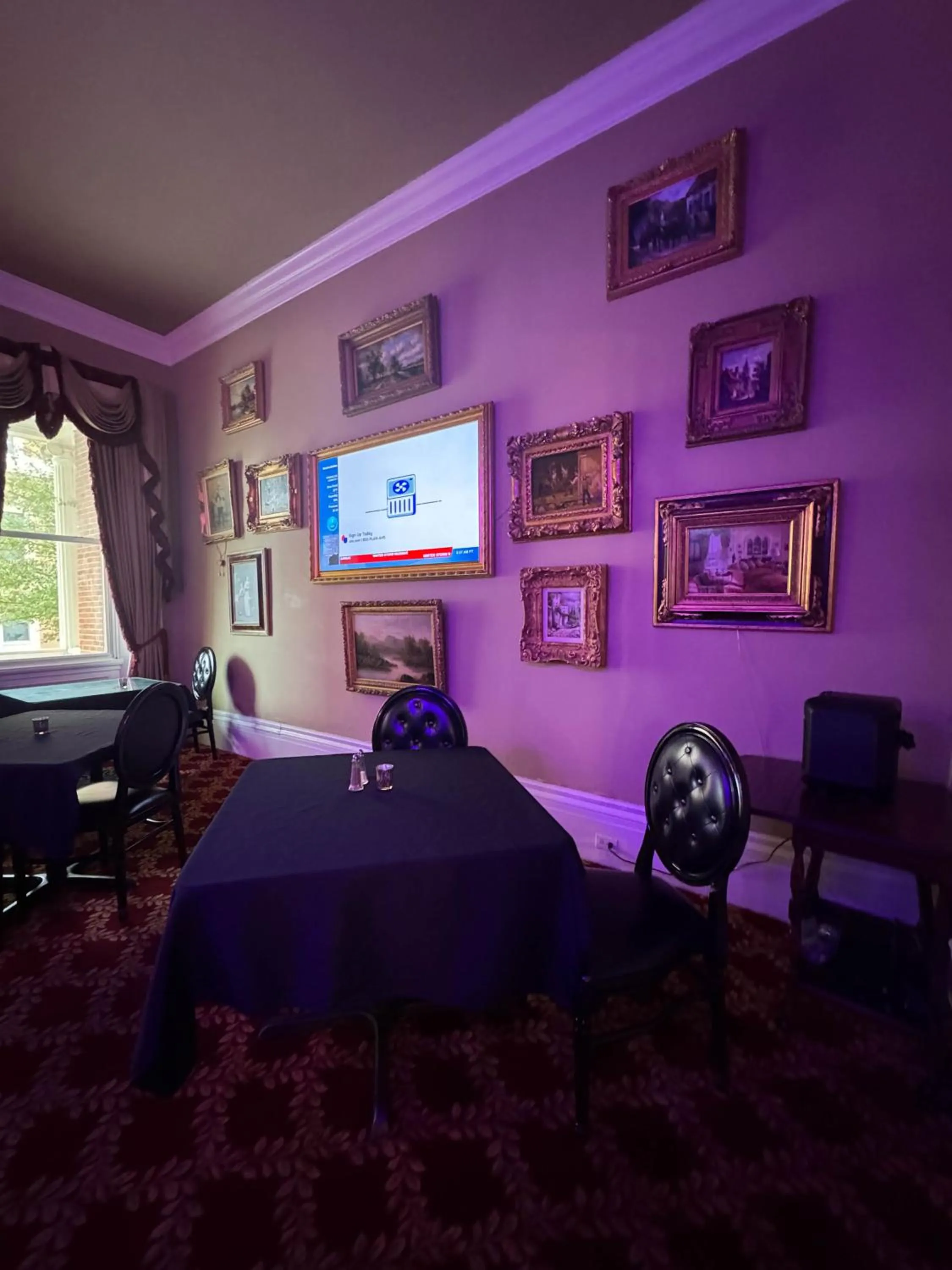Seating area, Bed in The Guest House Historic Mansion