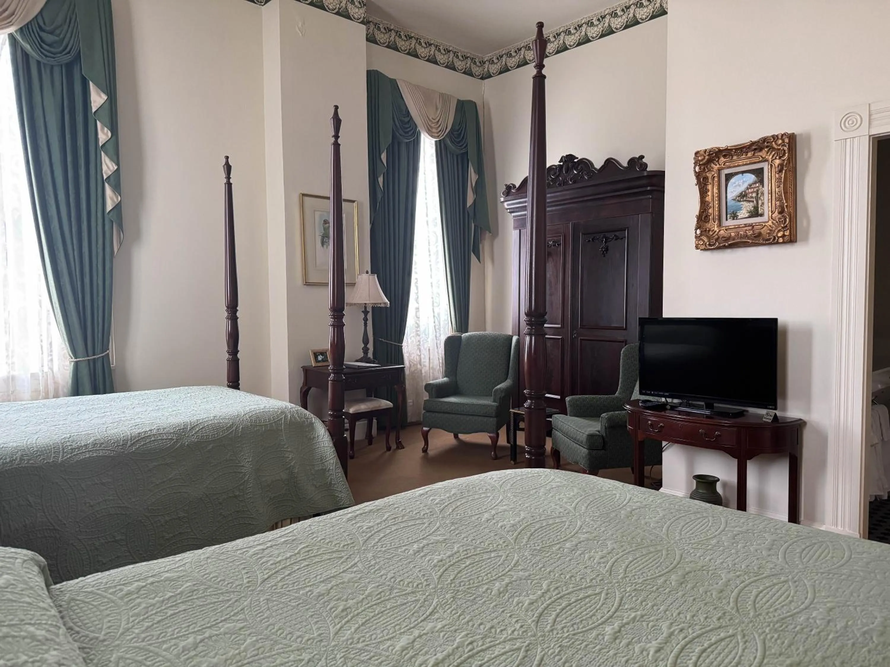 Bed in The Guest House Historic Mansion