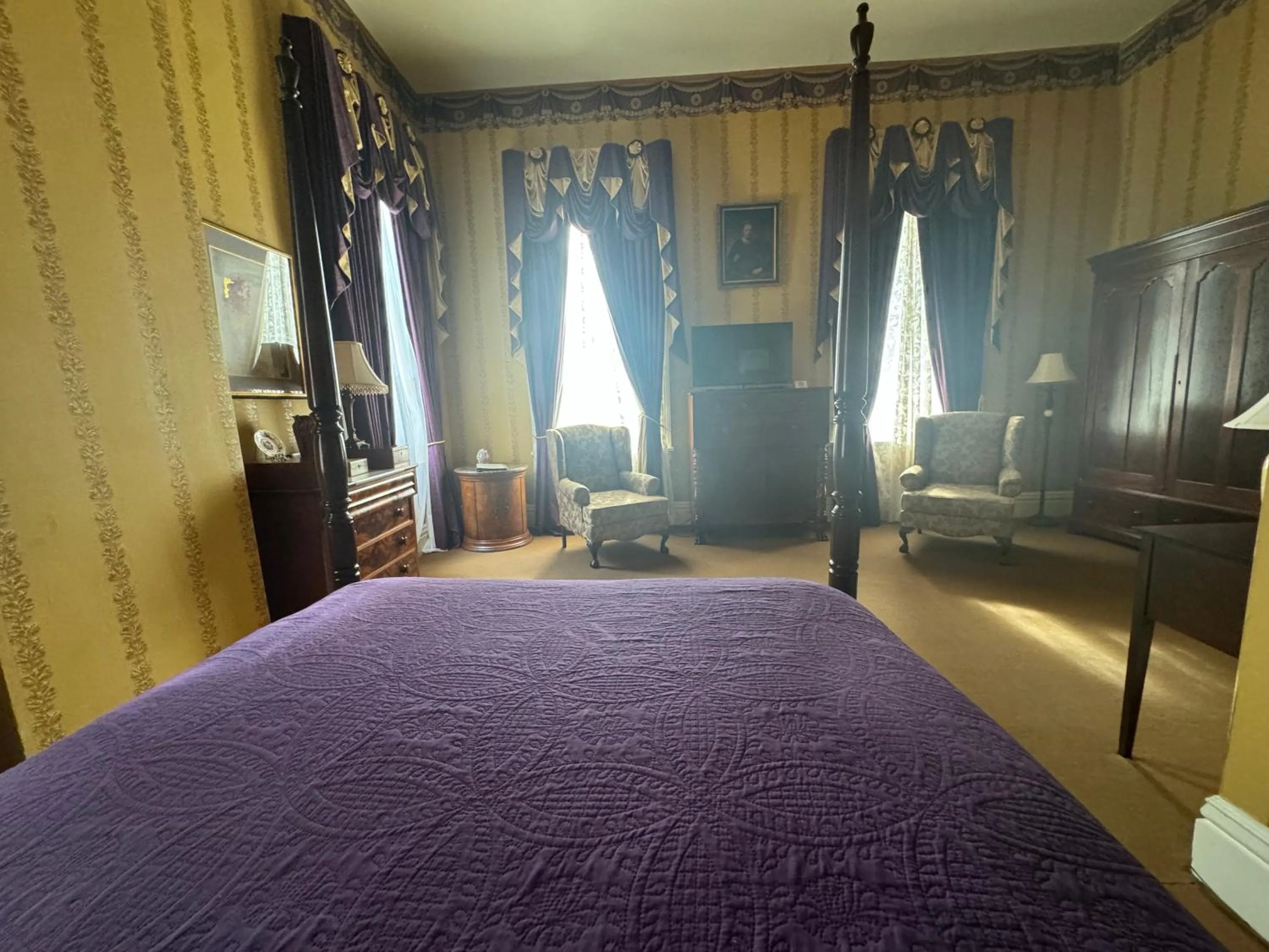 Bed in The Guest House Historic Mansion