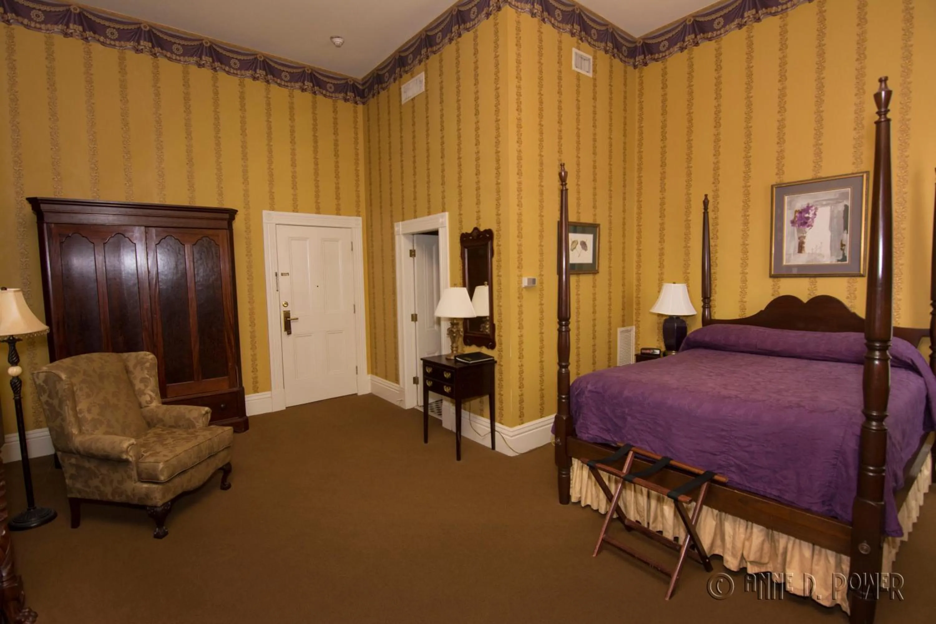 Bed in The Guest House Historic Mansion