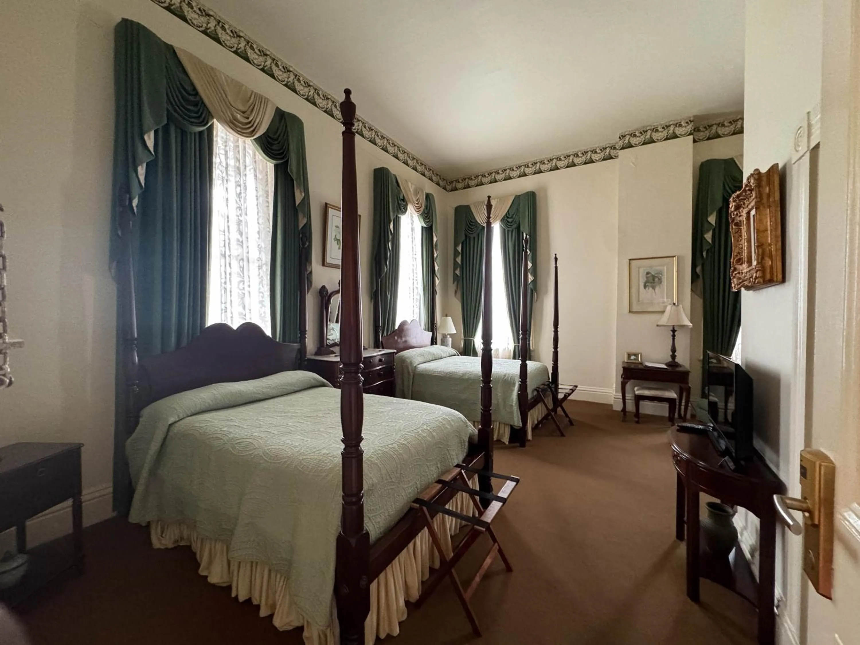 Bedroom, Bed in The Guest House Historic Mansion