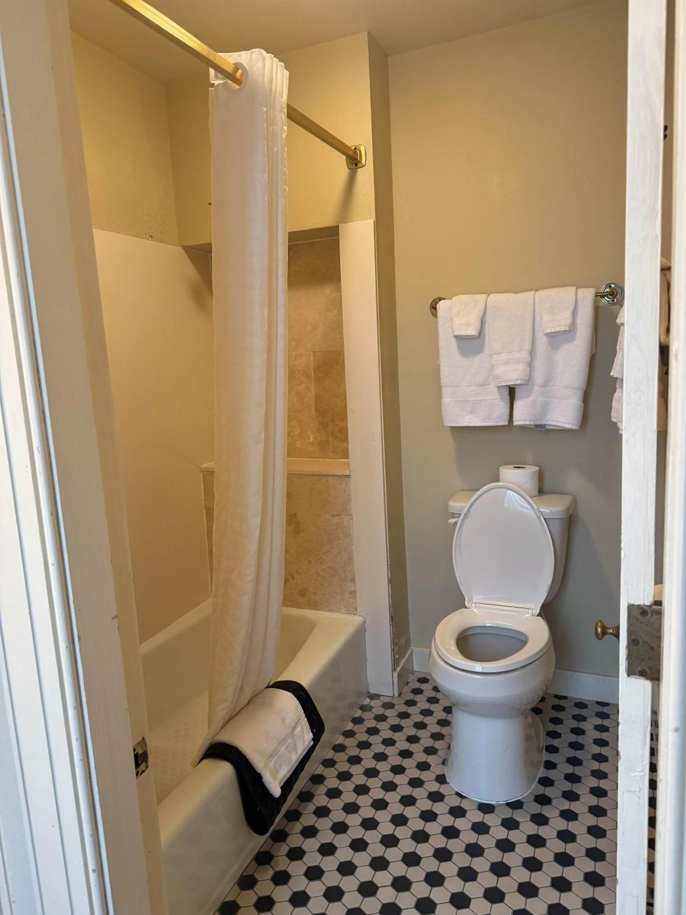 Bathroom in The Guest House Historic Mansion