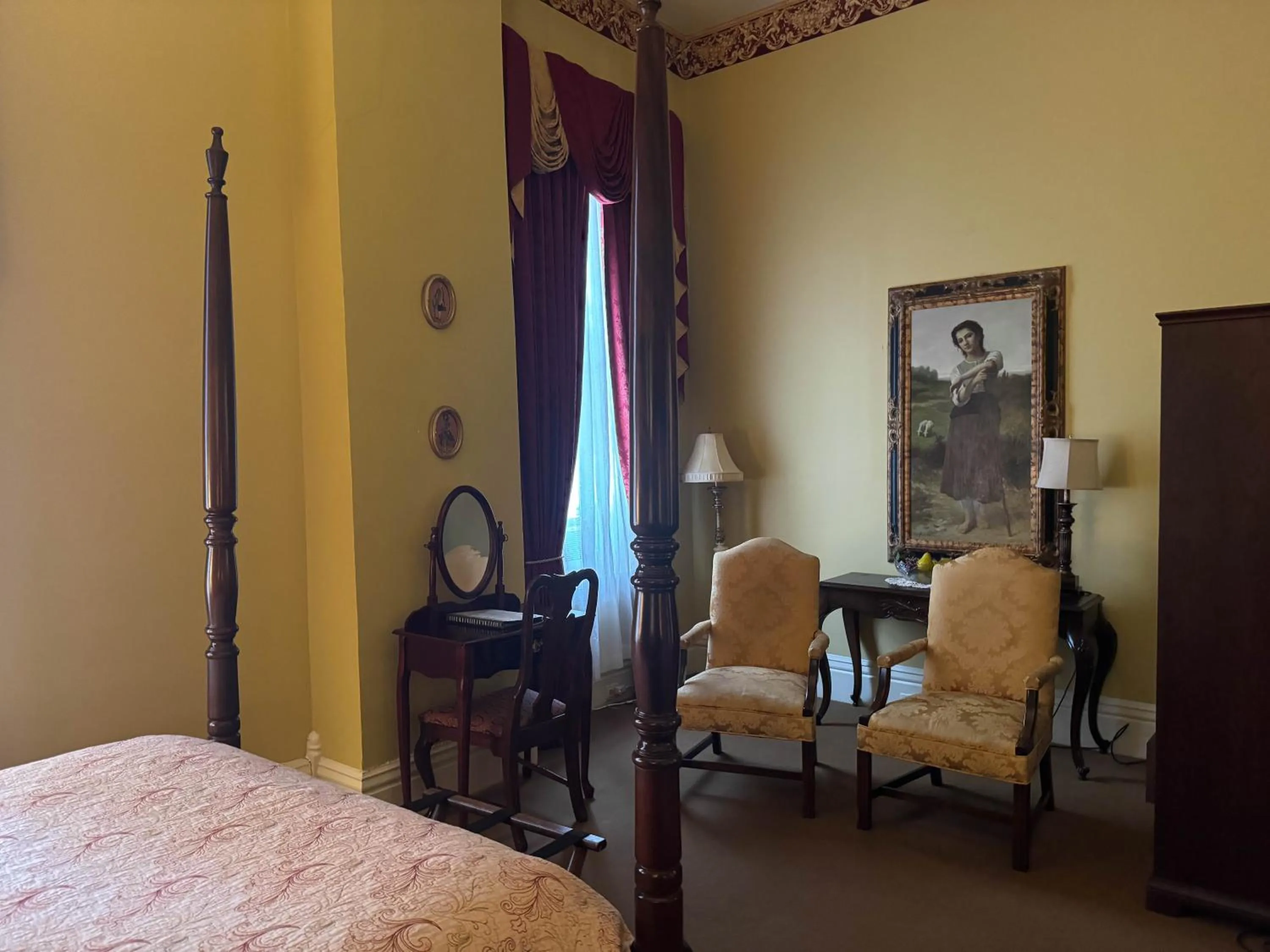 Bed in The Guest House Historic Mansion