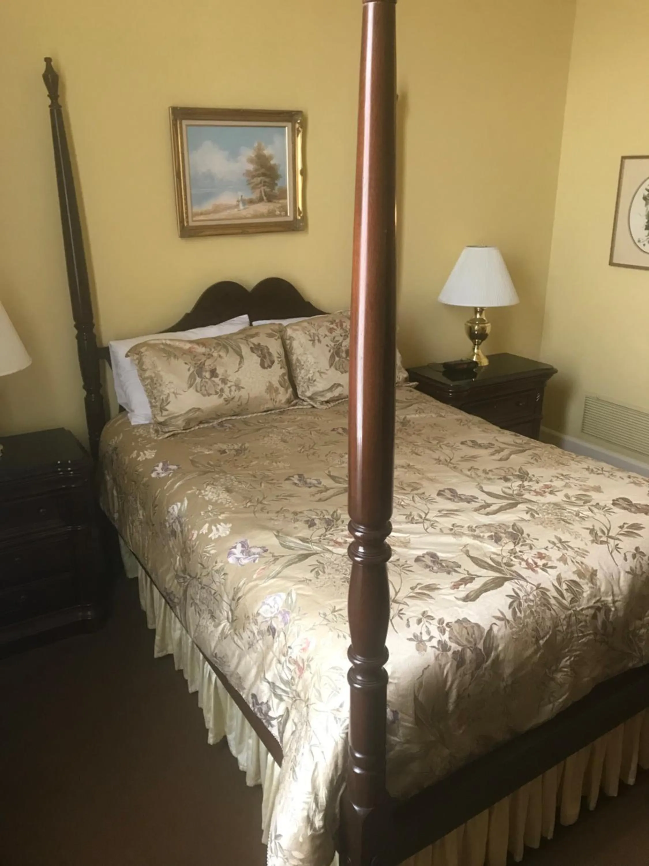 Bed in The Guest House Historic Mansion