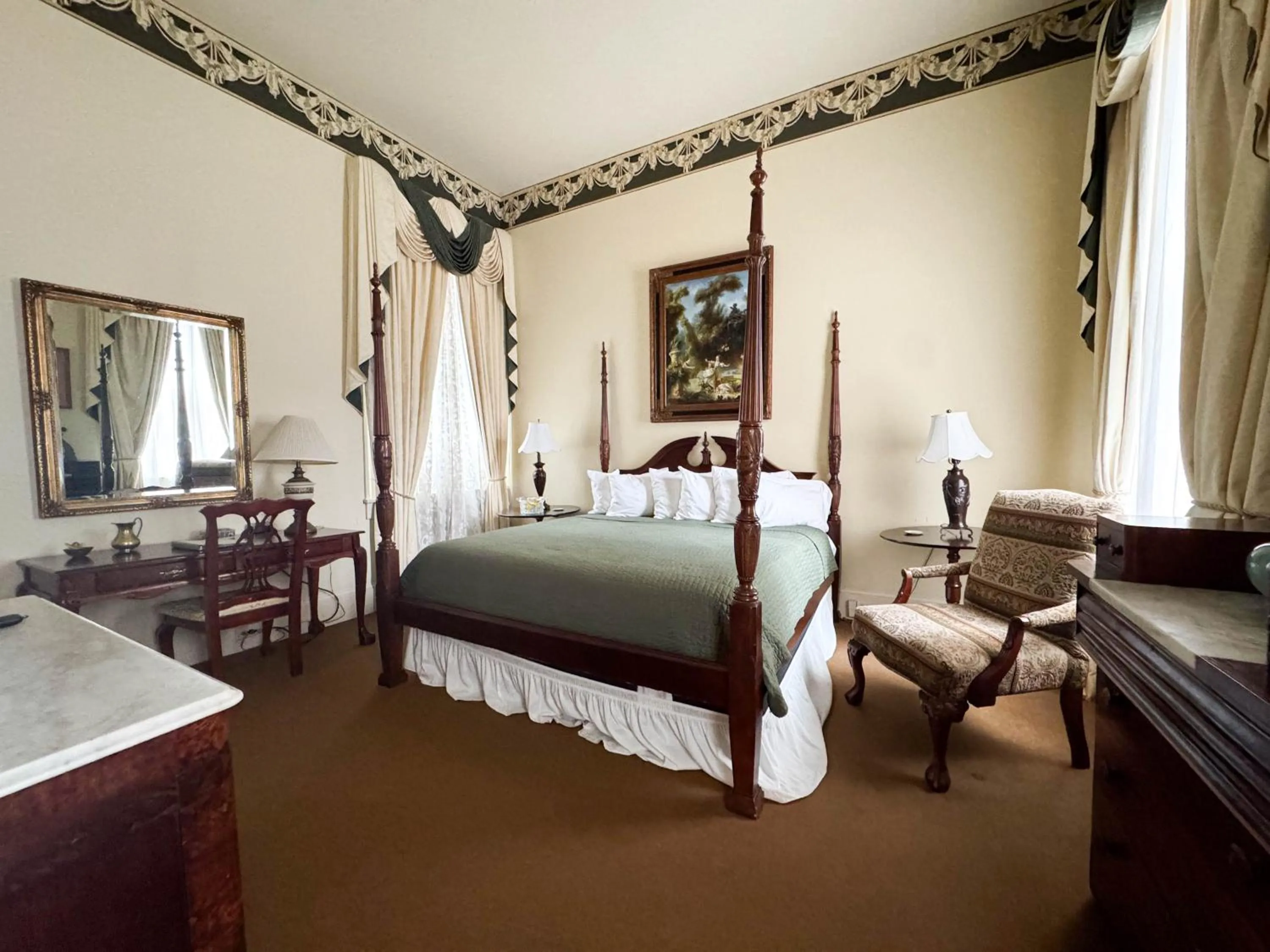 Photo of the whole room, Bed in The Guest House Historic Mansion